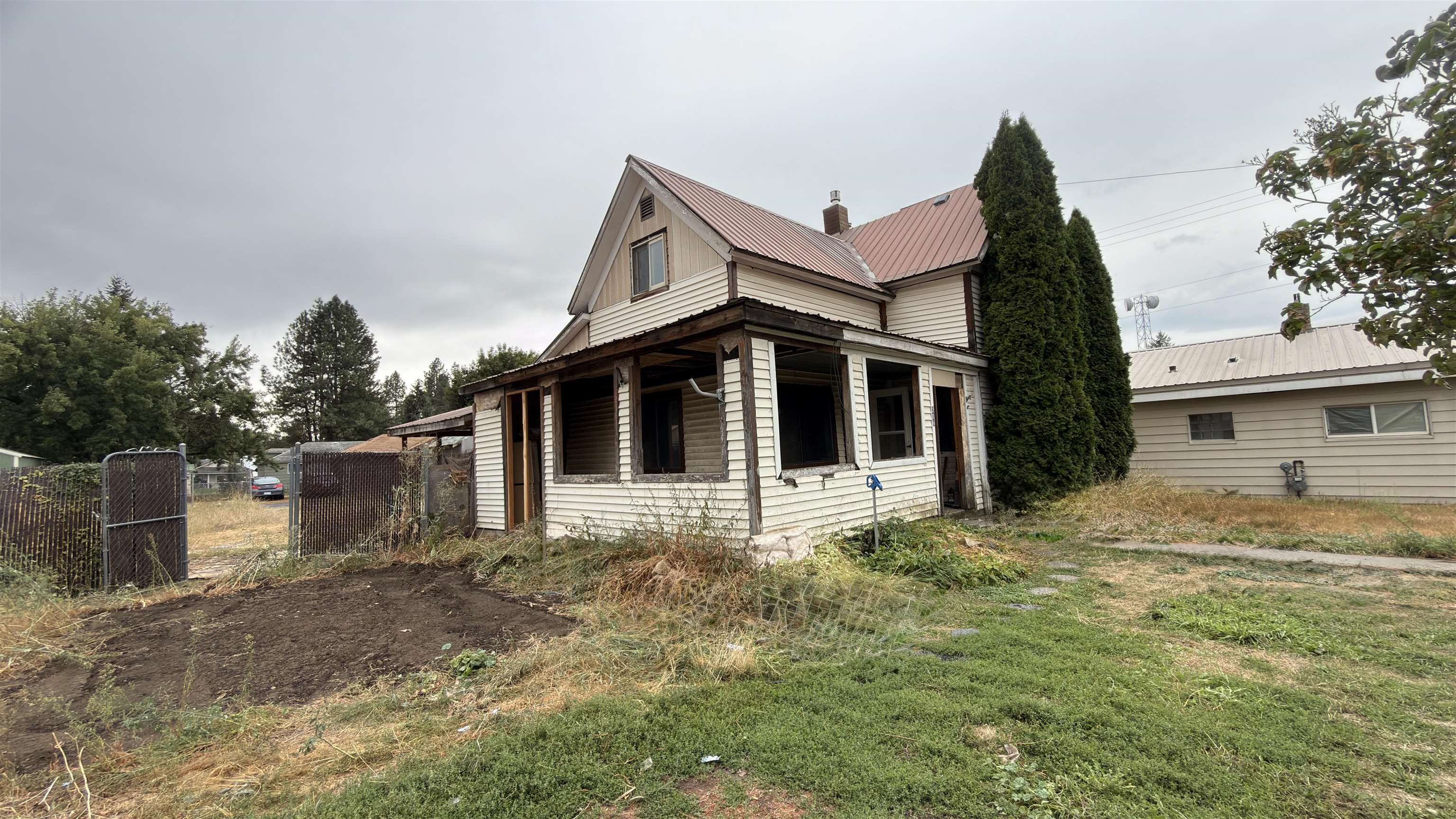 206 E Crawford St - Photo 2
