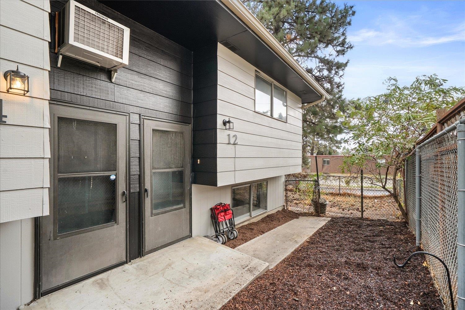 3112 E 29th Ave - Photo 2