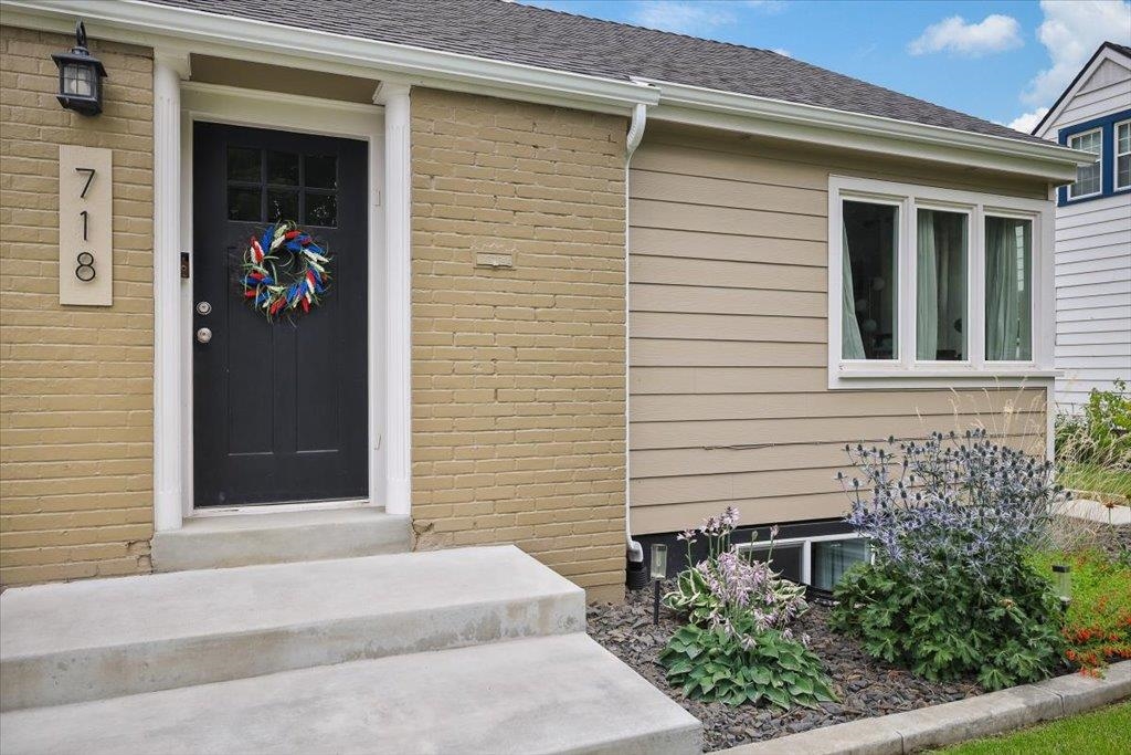718 E 40th Ave - Photo 28