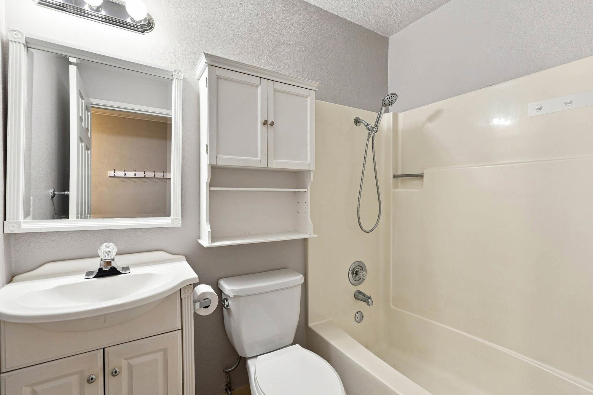 222 N HUTCHINSON #202 Rd - Photo 21