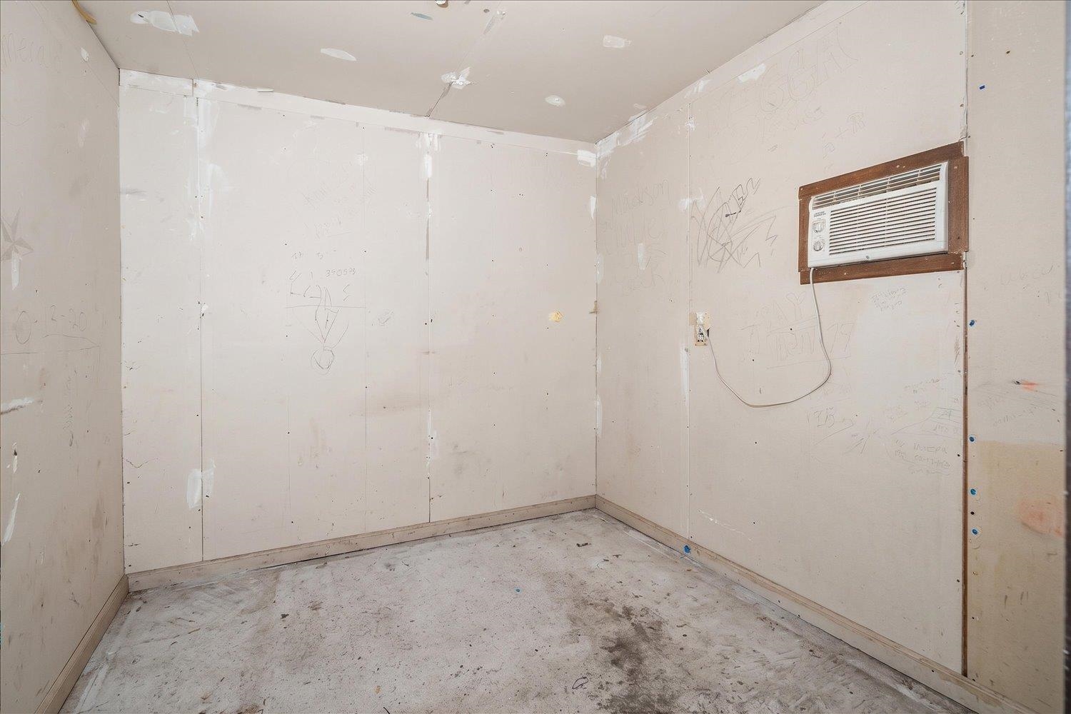 12619 E 31ST Ave - Photo 23