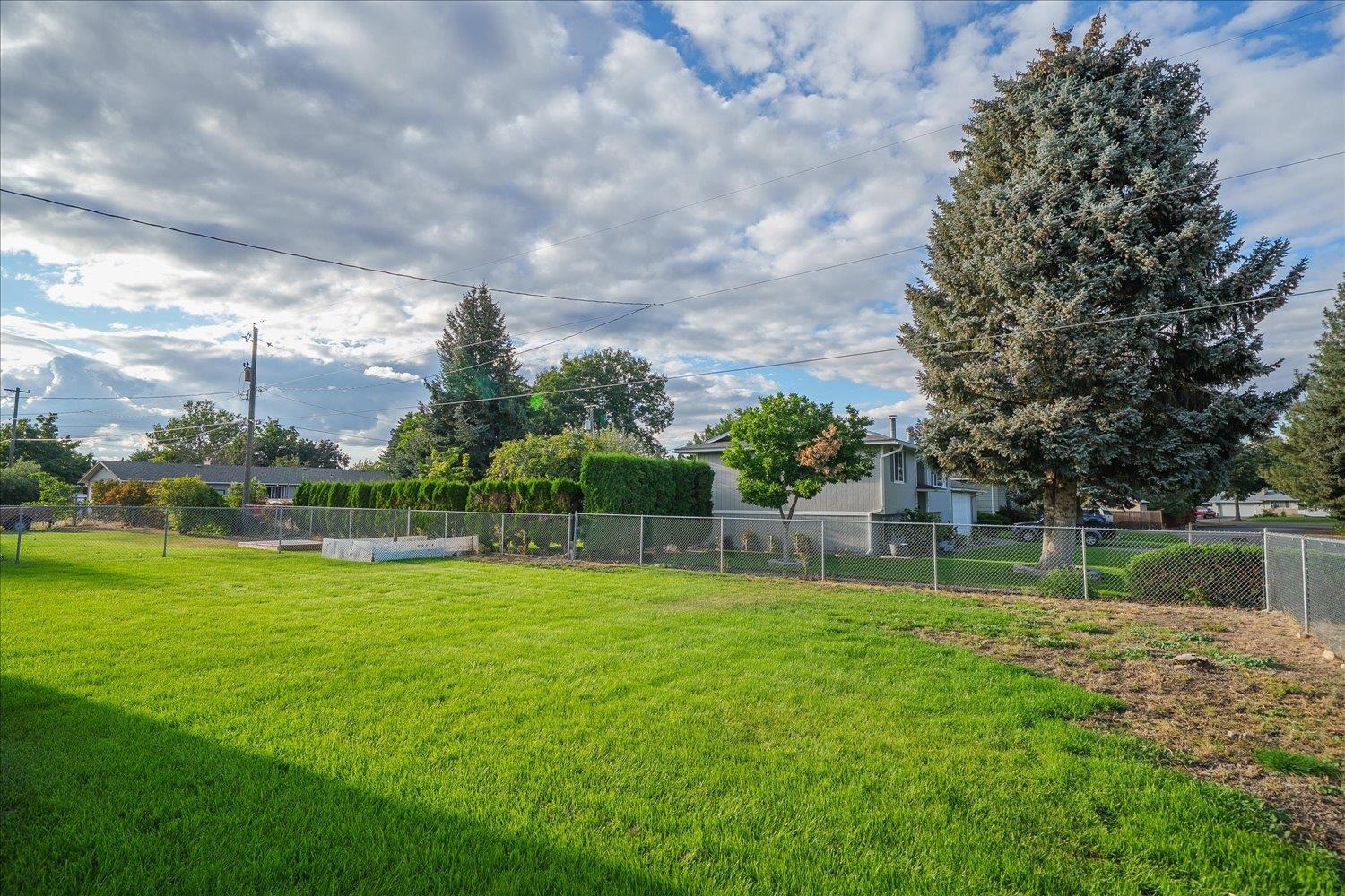 12619 E 31ST Ave - Photo 37