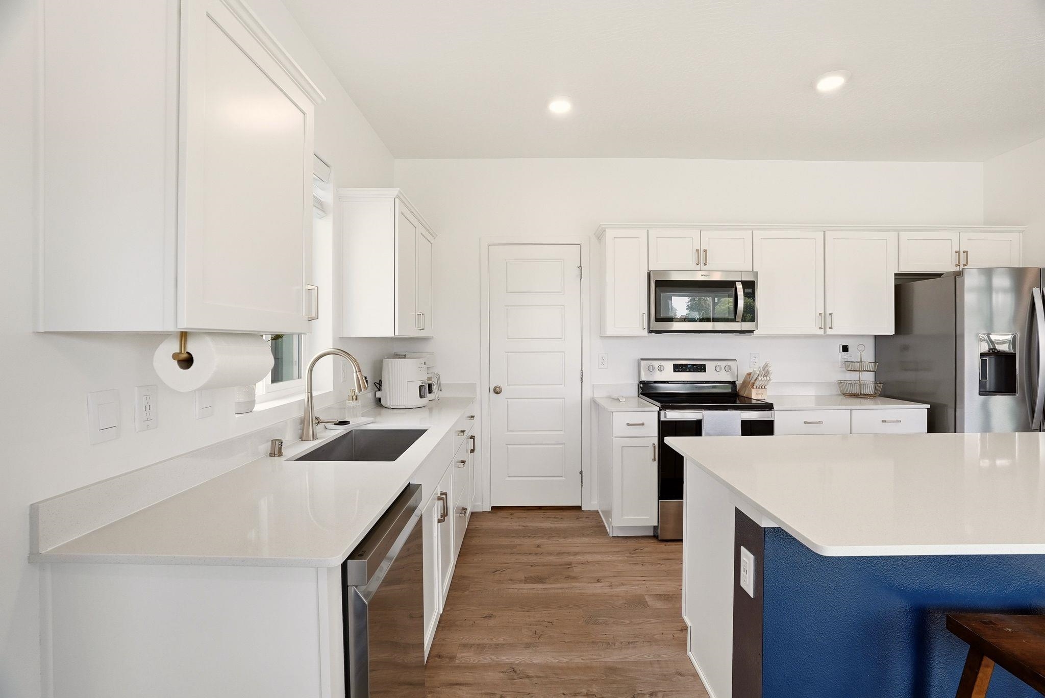 8218 S COLWOOD Rd - Photo 3