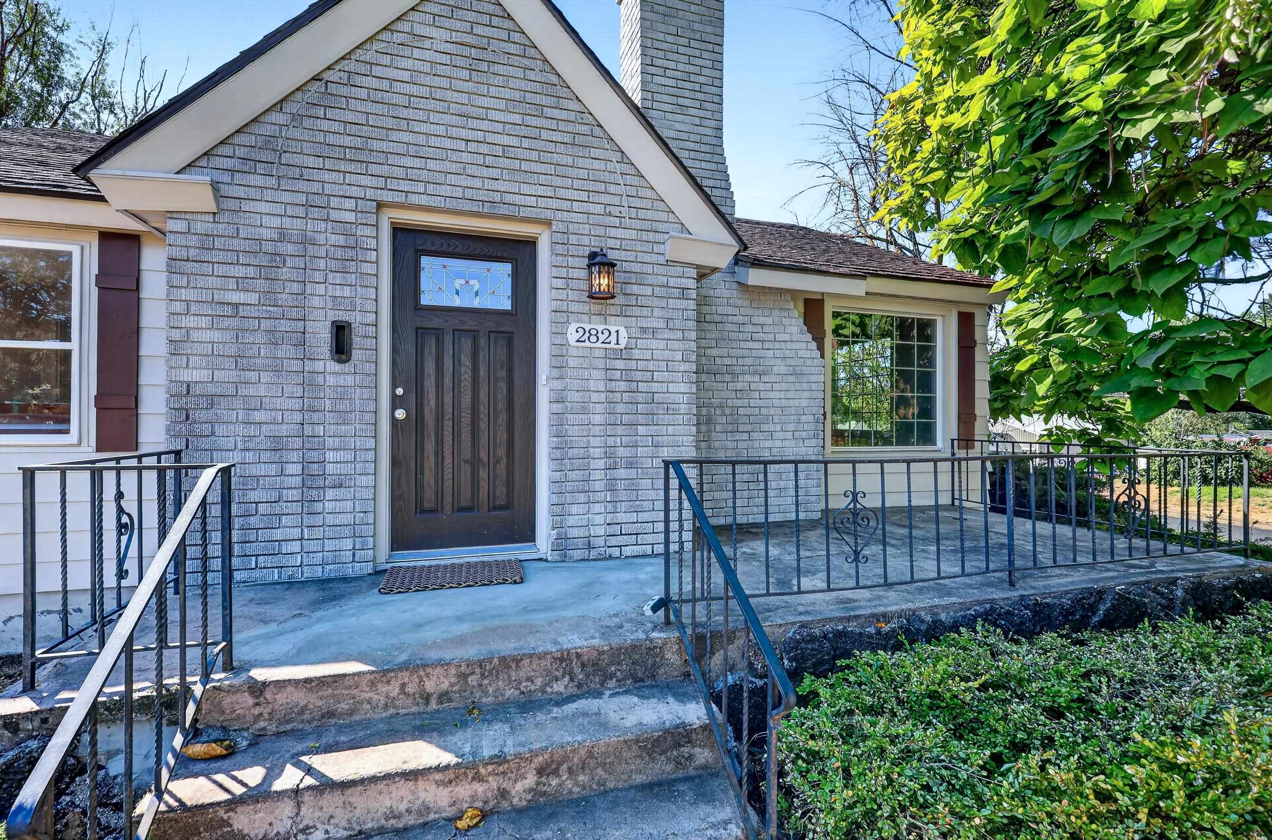 2821 W LONGFELLOW Ave - Photo 1