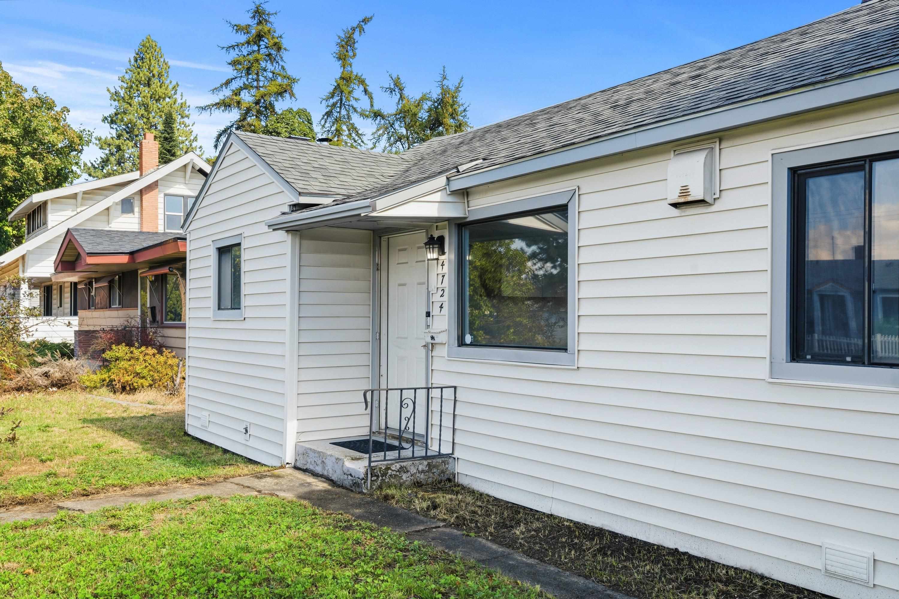 4724 N Maple St - Photo 3