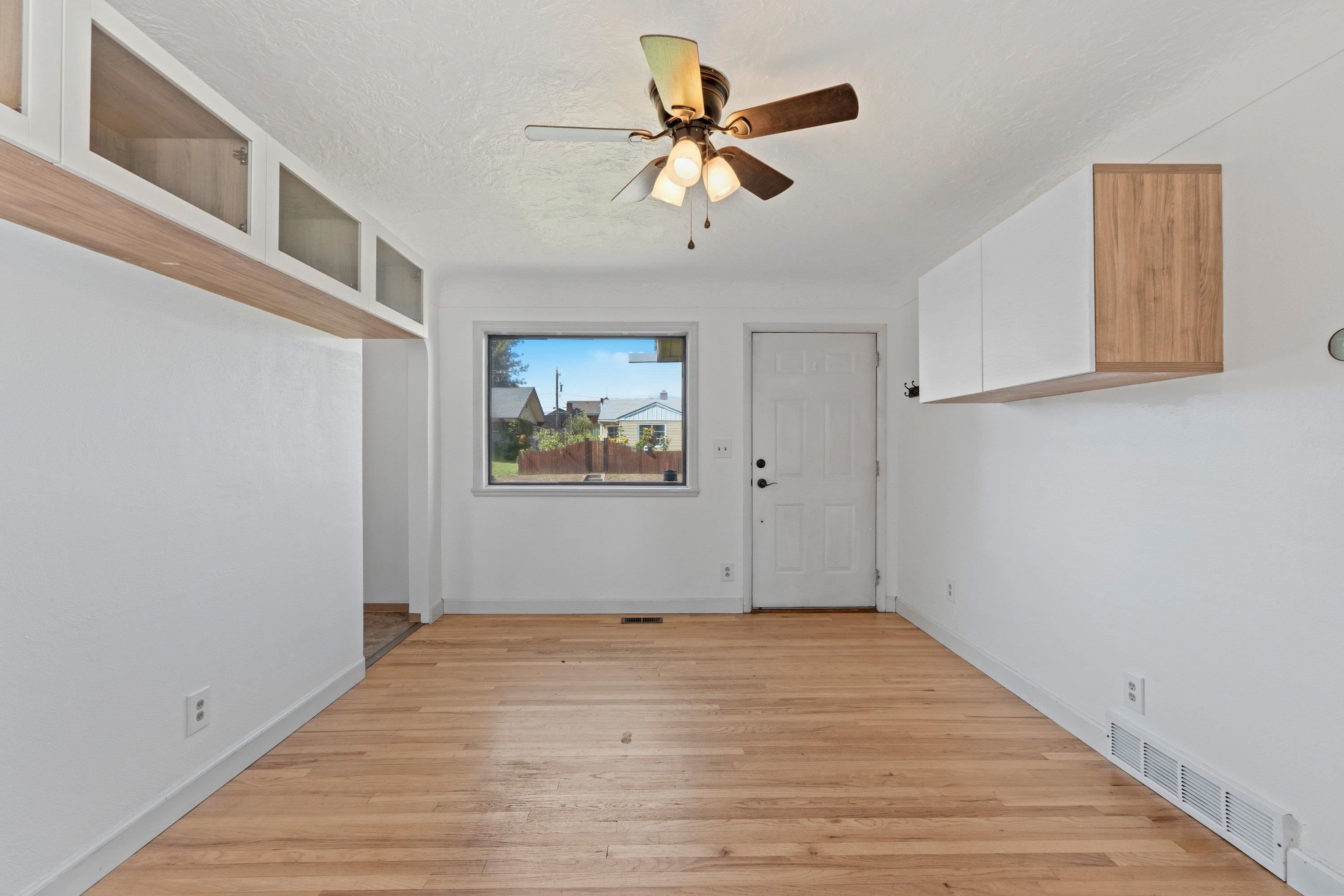 4724 N Maple St - Photo 6