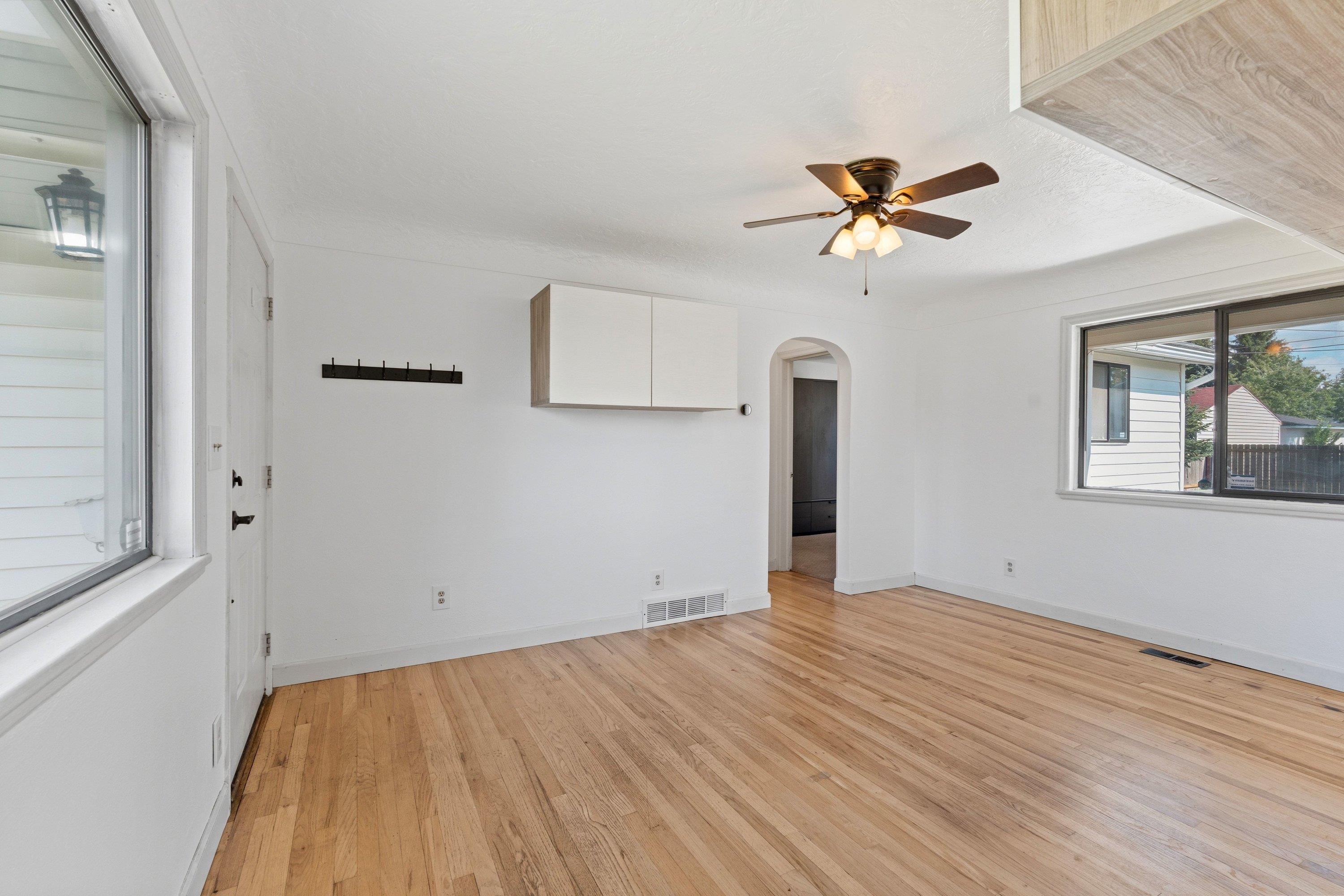 4724 N Maple St - Photo 4