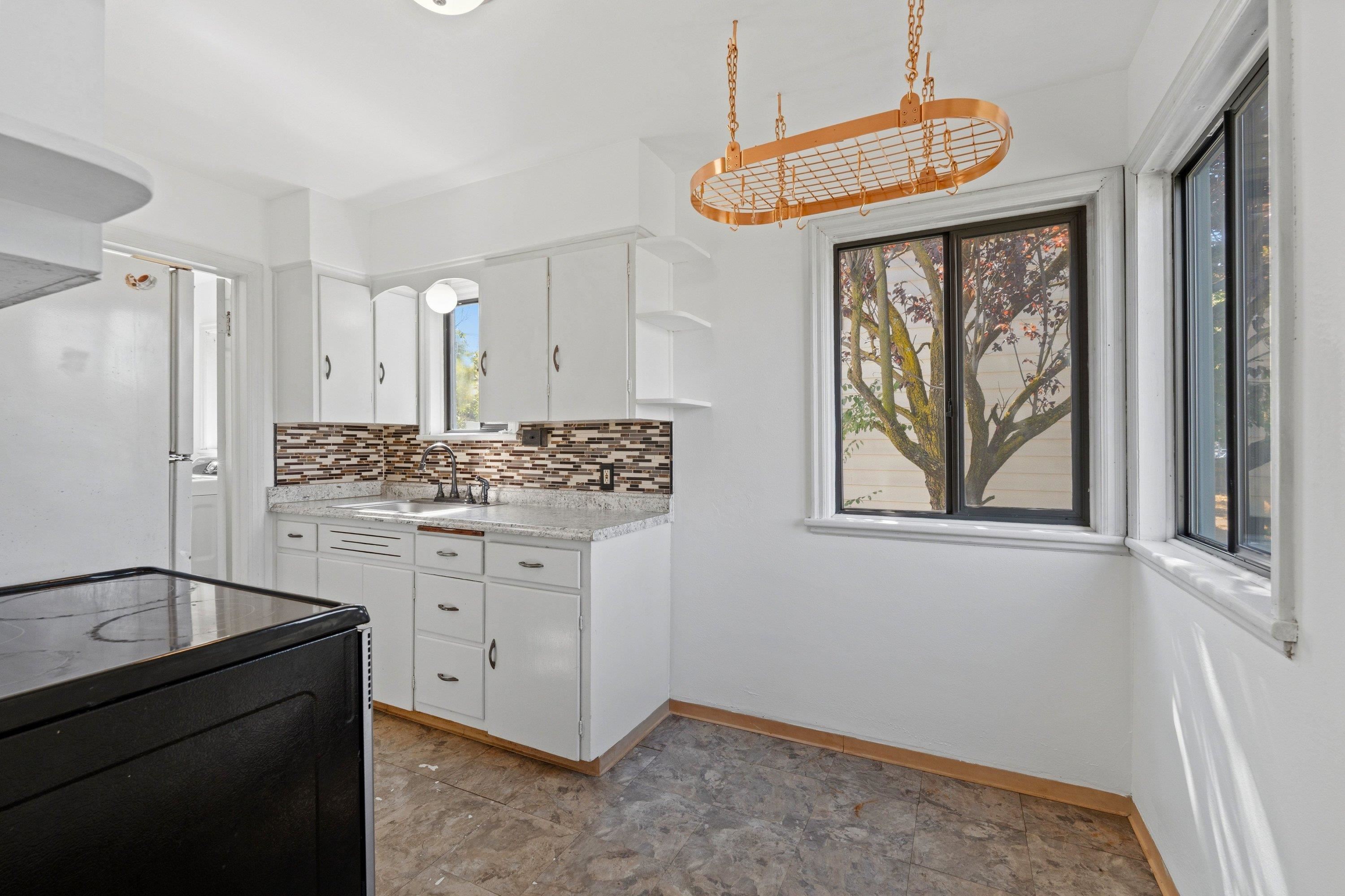 4724 N Maple St - Photo 9