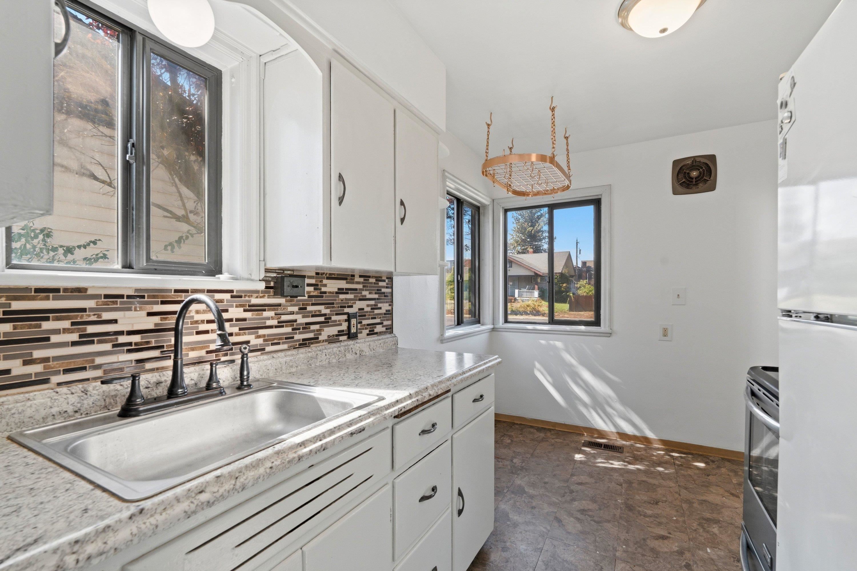 4724 N Maple St - Photo 8