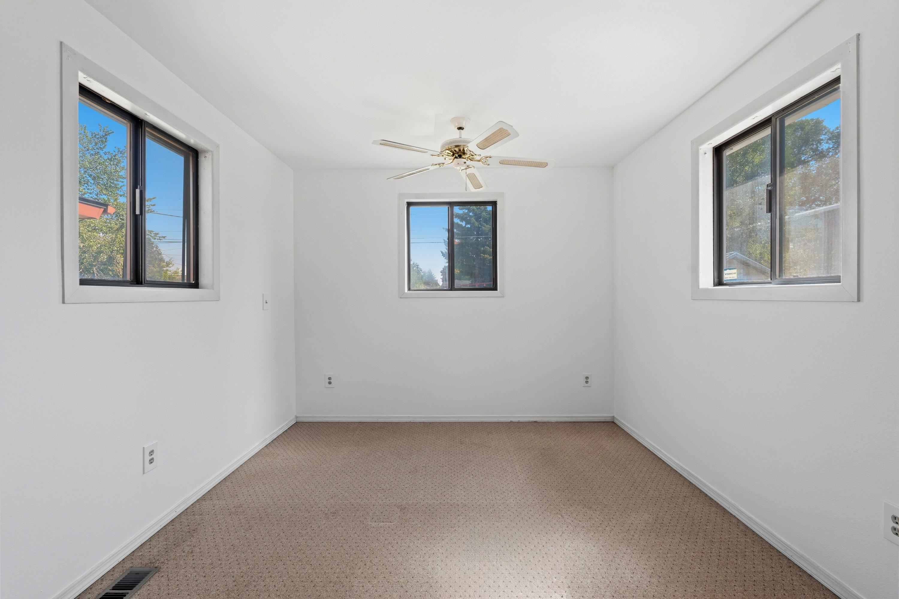4724 N Maple St - Photo 12