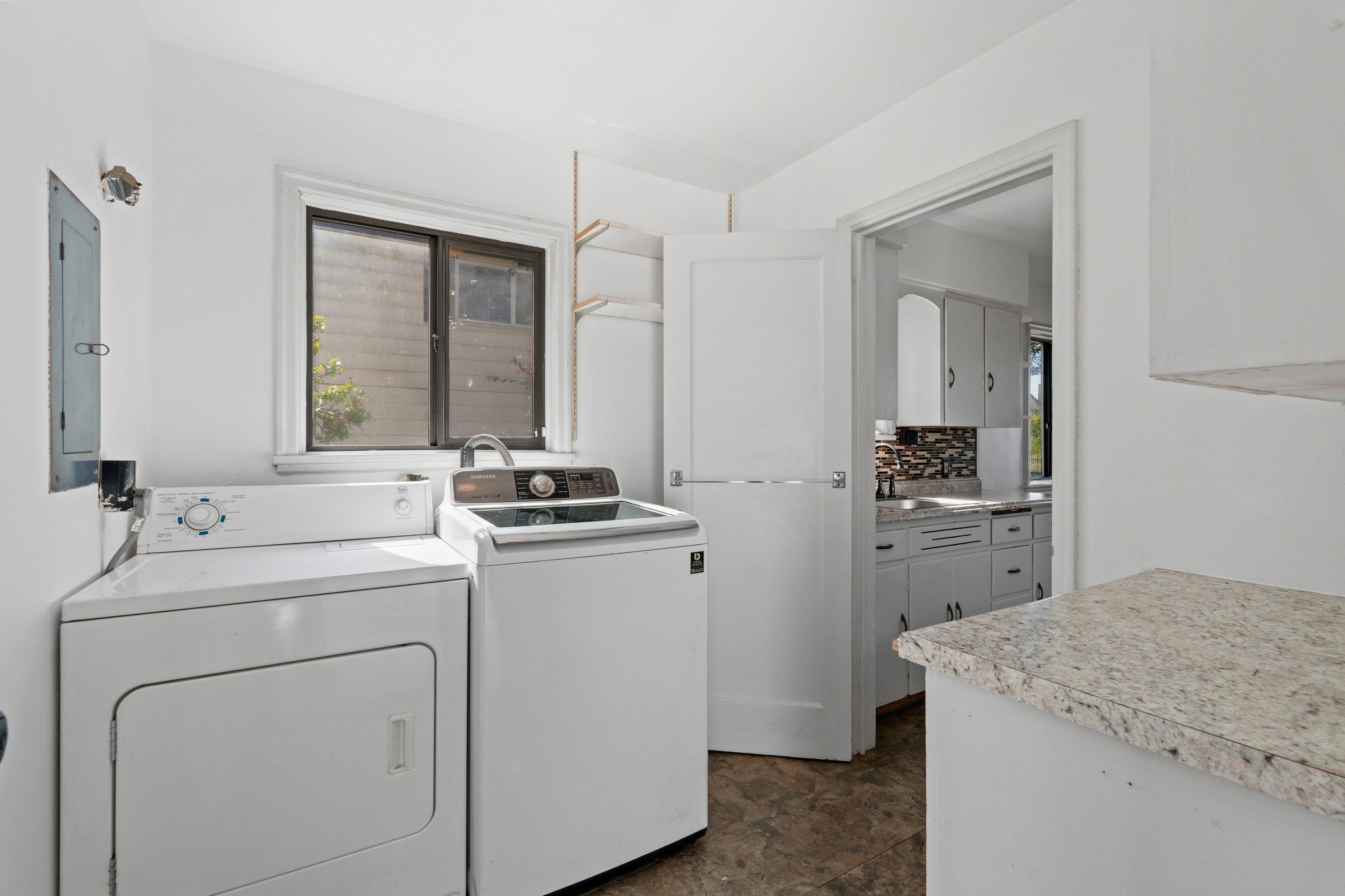4724 N Maple St - Photo 18