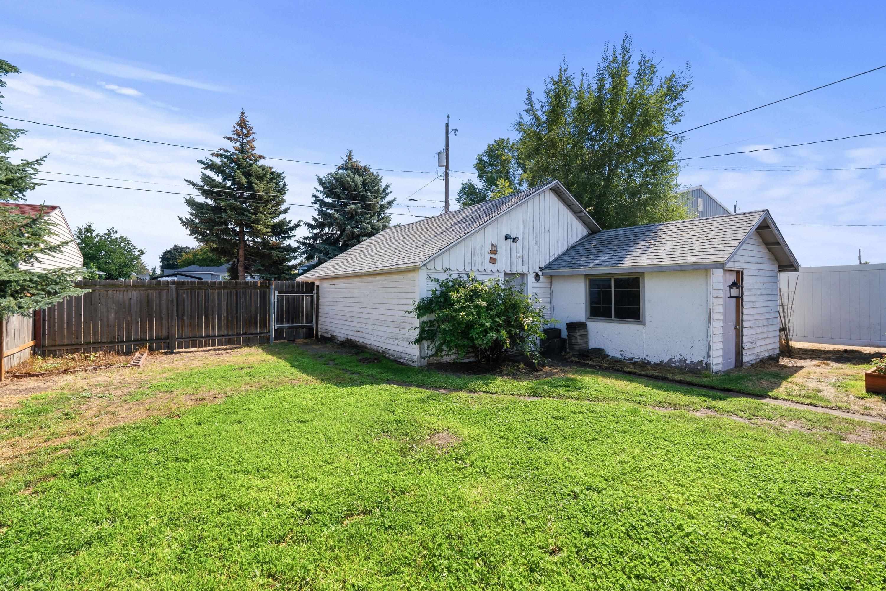4724 N Maple St - Photo 25