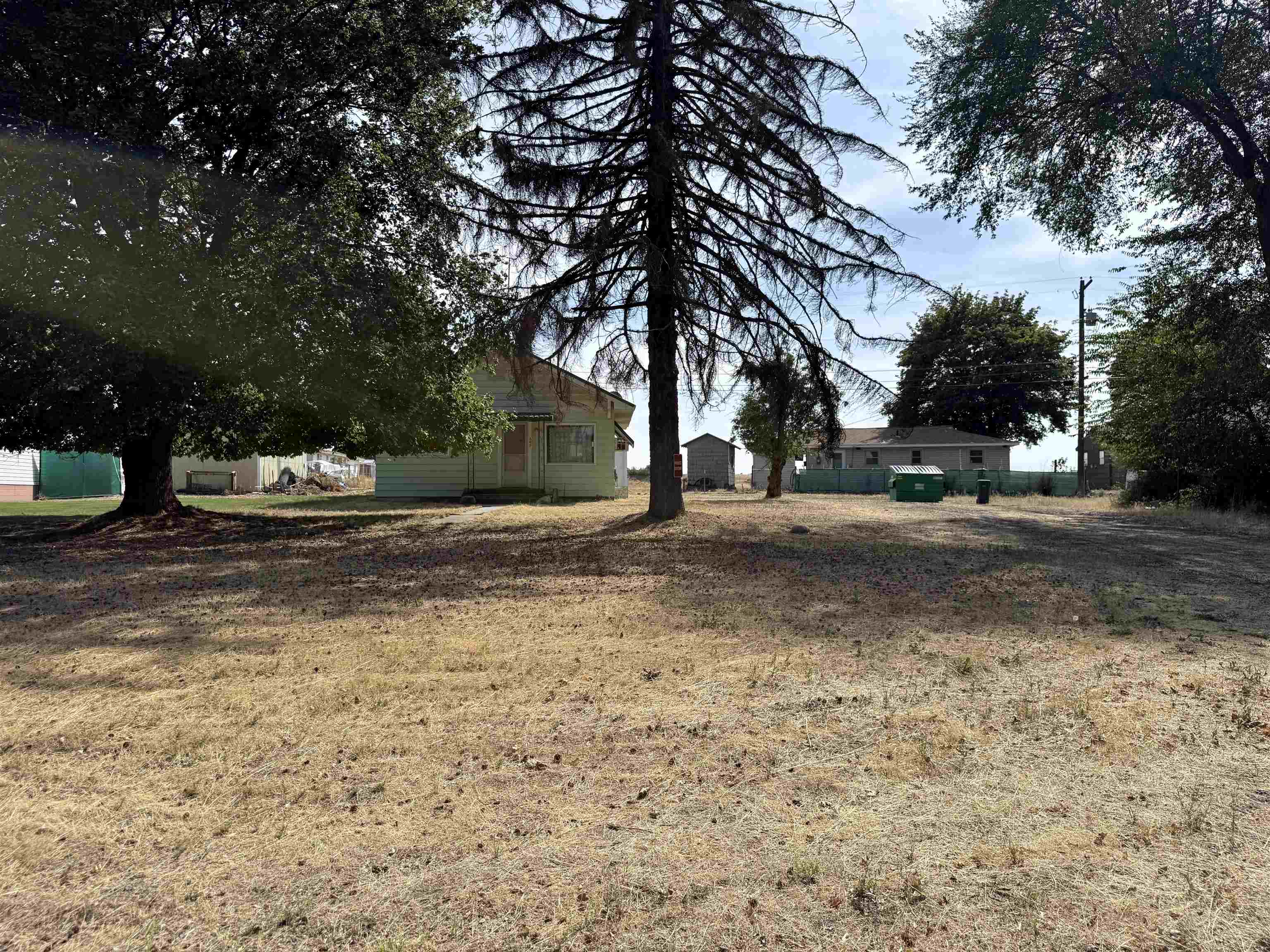 602 SE Trinity Ave - Photo 2