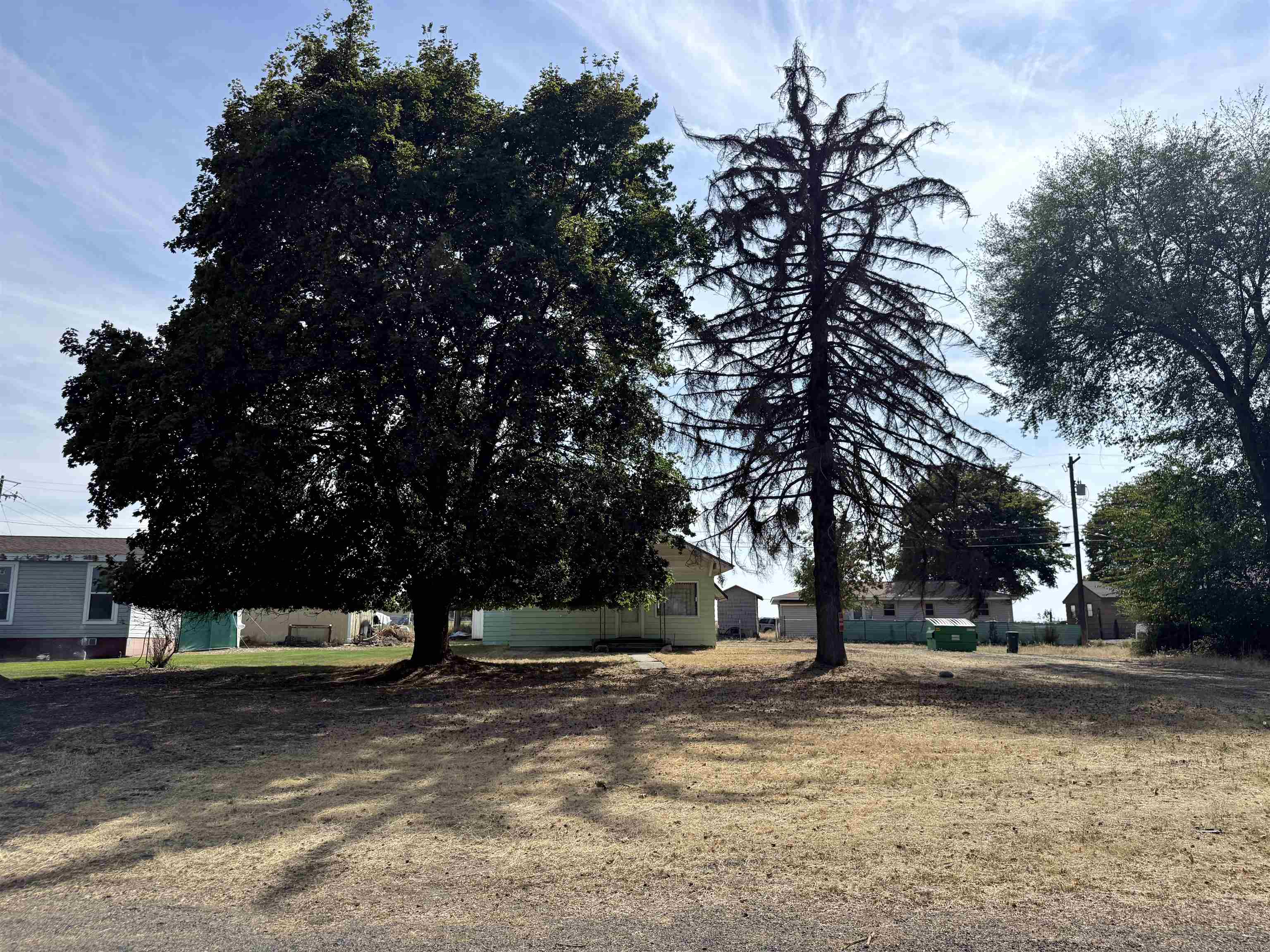 602 SE Trinity Ave - Photo 3