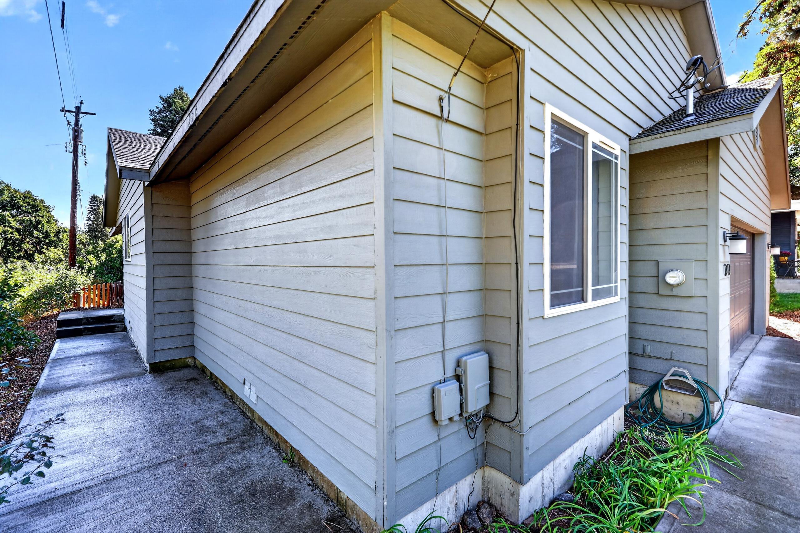 1313 S Napa Ave - Photo 8