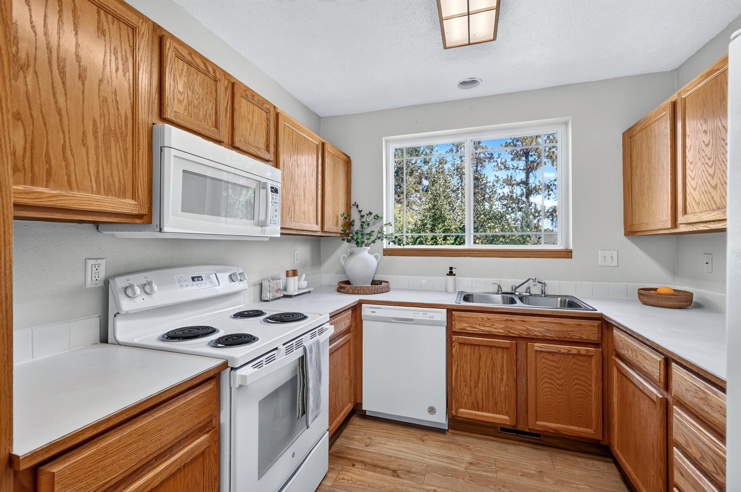 1313 S Napa Ave - Photo 3