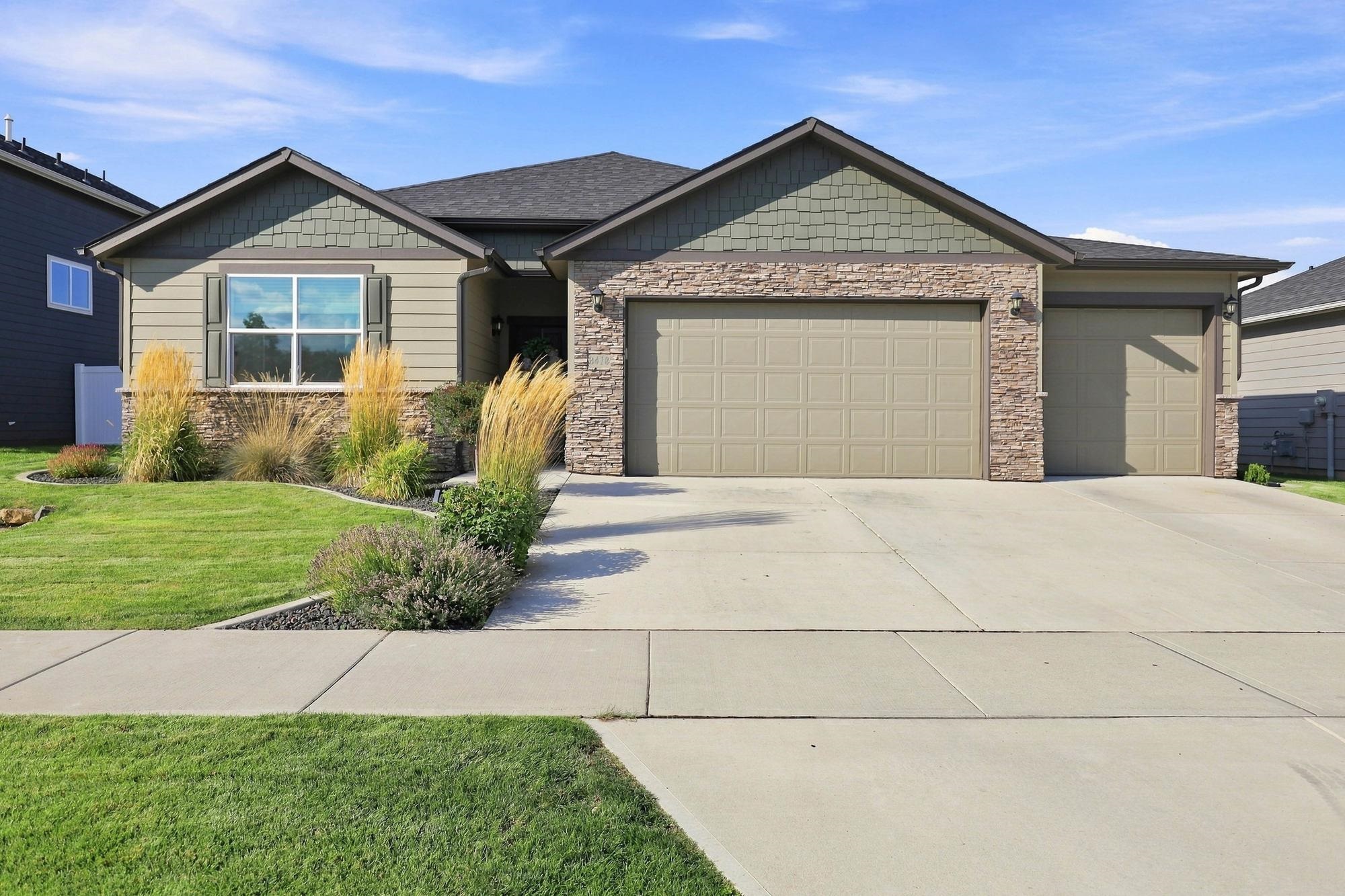 8418 W Sugar Ct - Photo 1