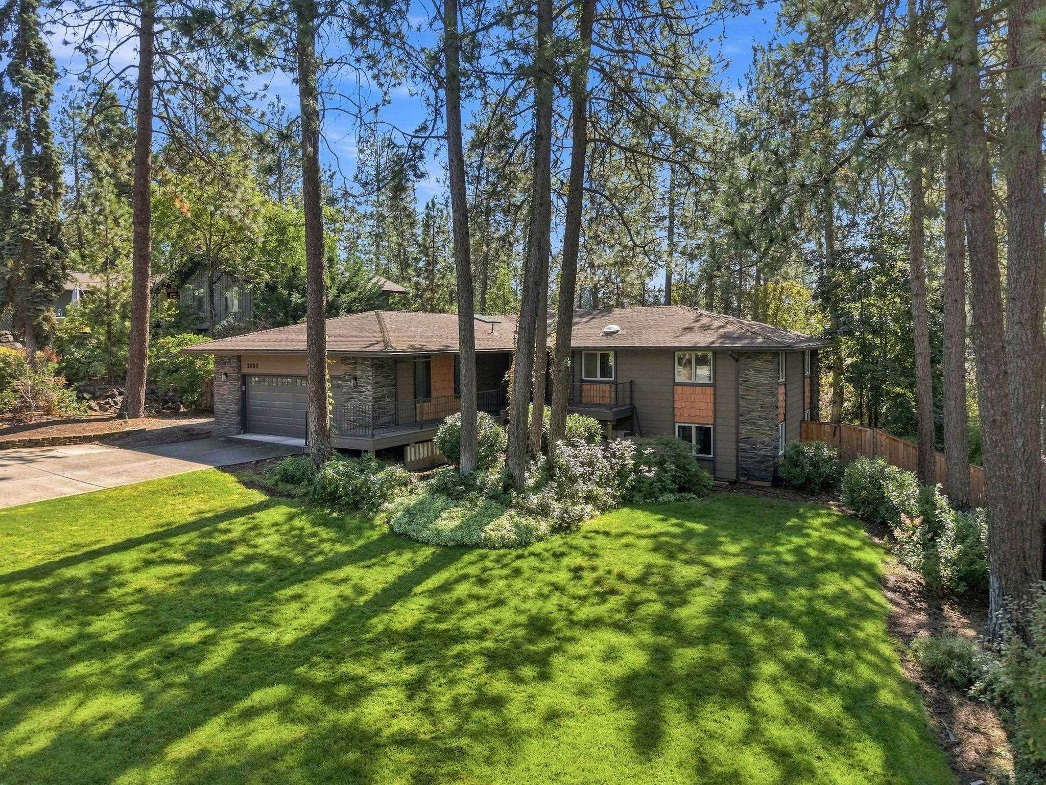 1924 E 23rd Ave - Photo 2