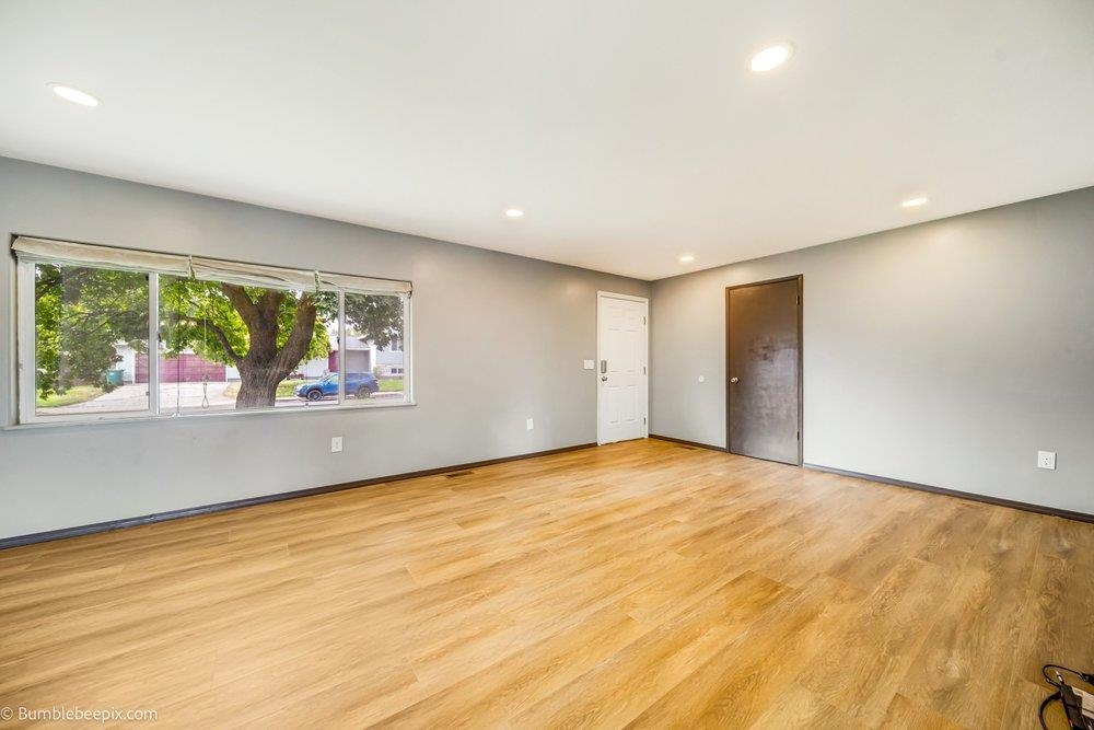 405 Dubois St - Photo 5