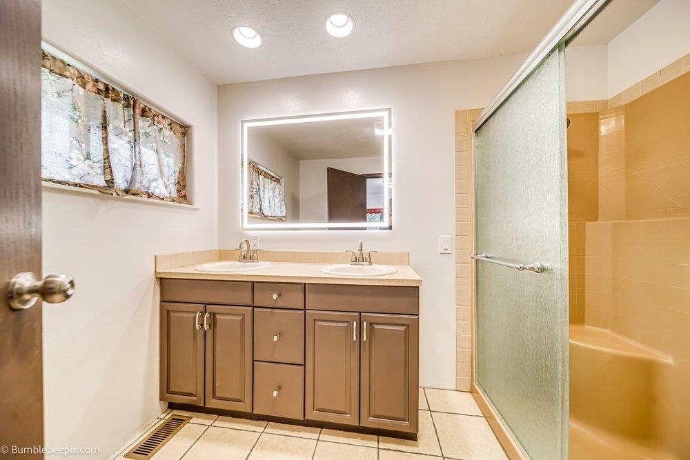 405 Dubois St - Photo 13