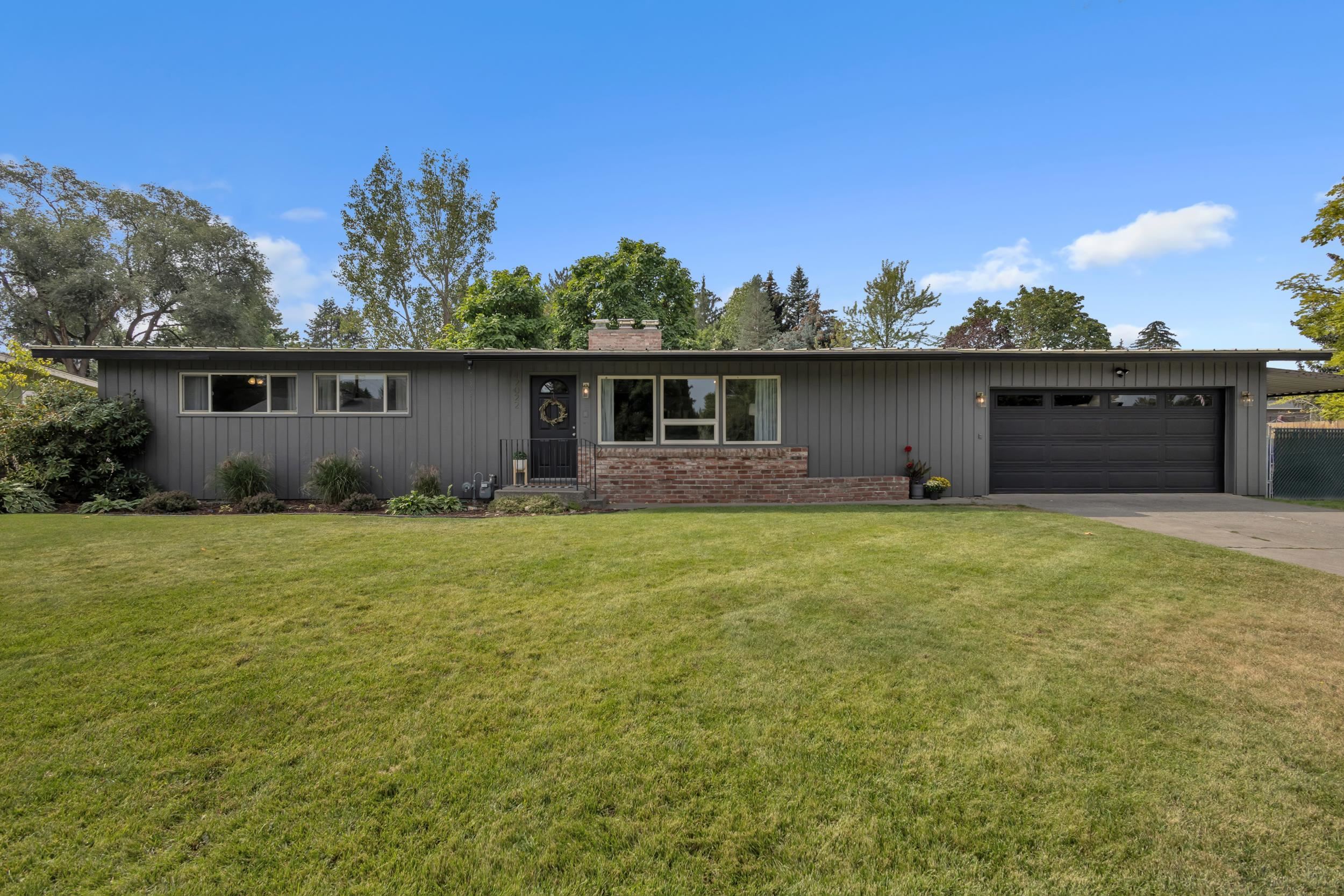 12022 E Skyview Ave - Photo 1