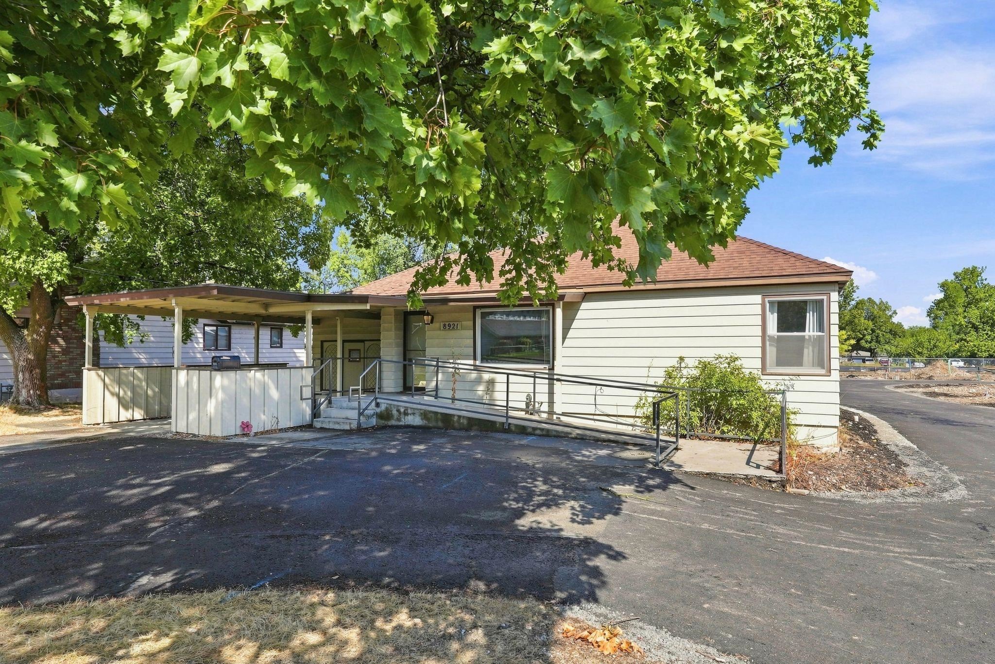 8921 E Broadway Ave - Photo 1