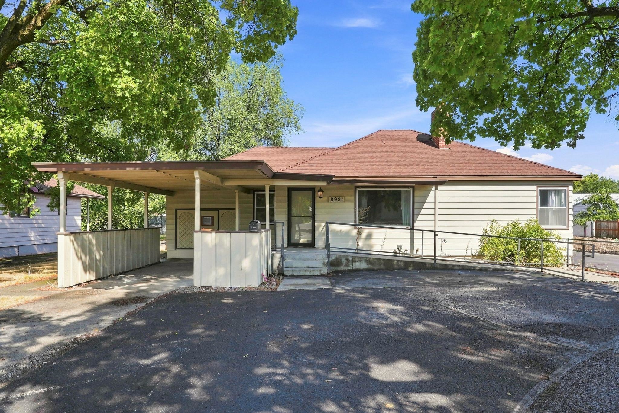 8921 E Broadway Ave - Photo 2
