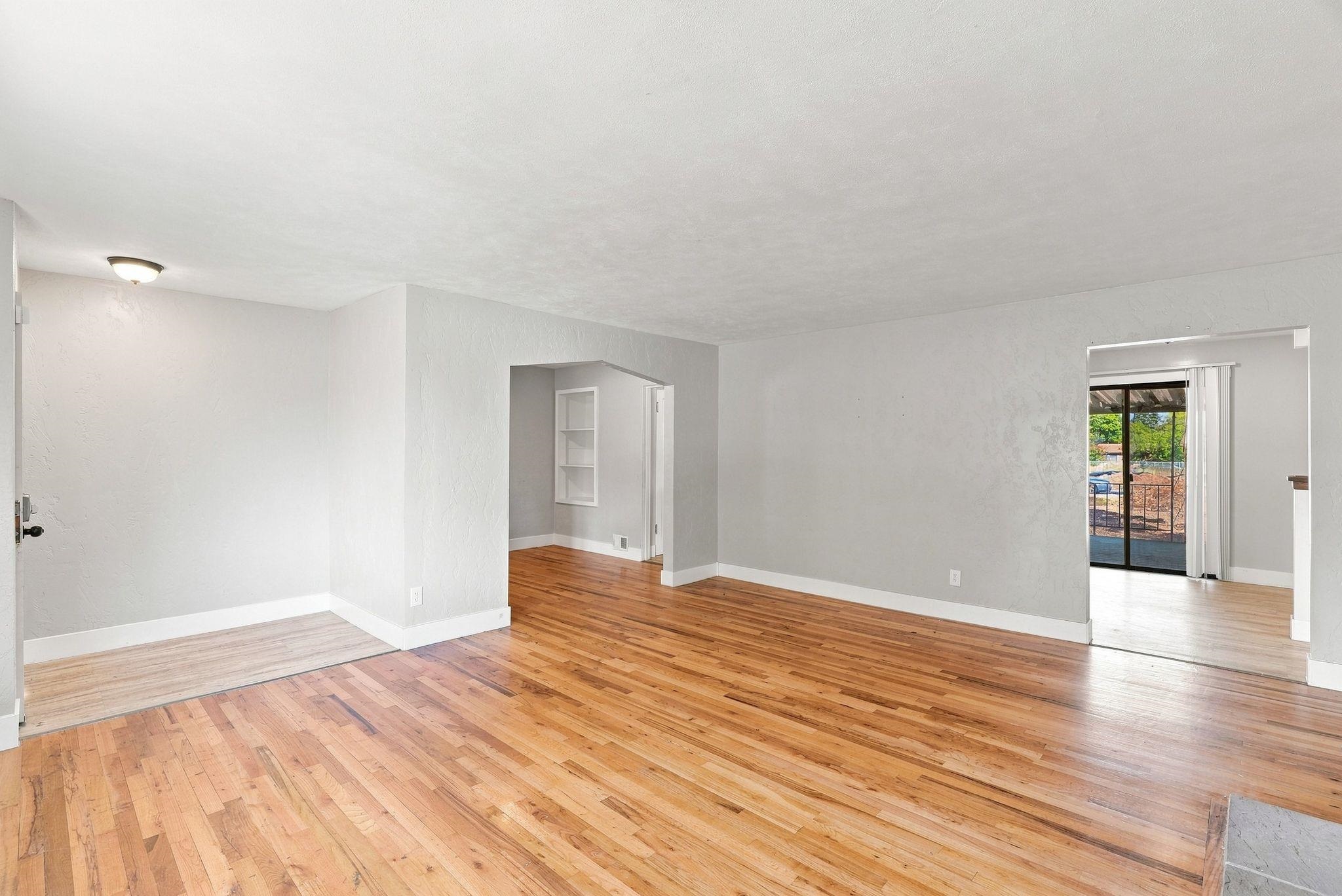 8921 E Broadway Ave - Photo 6