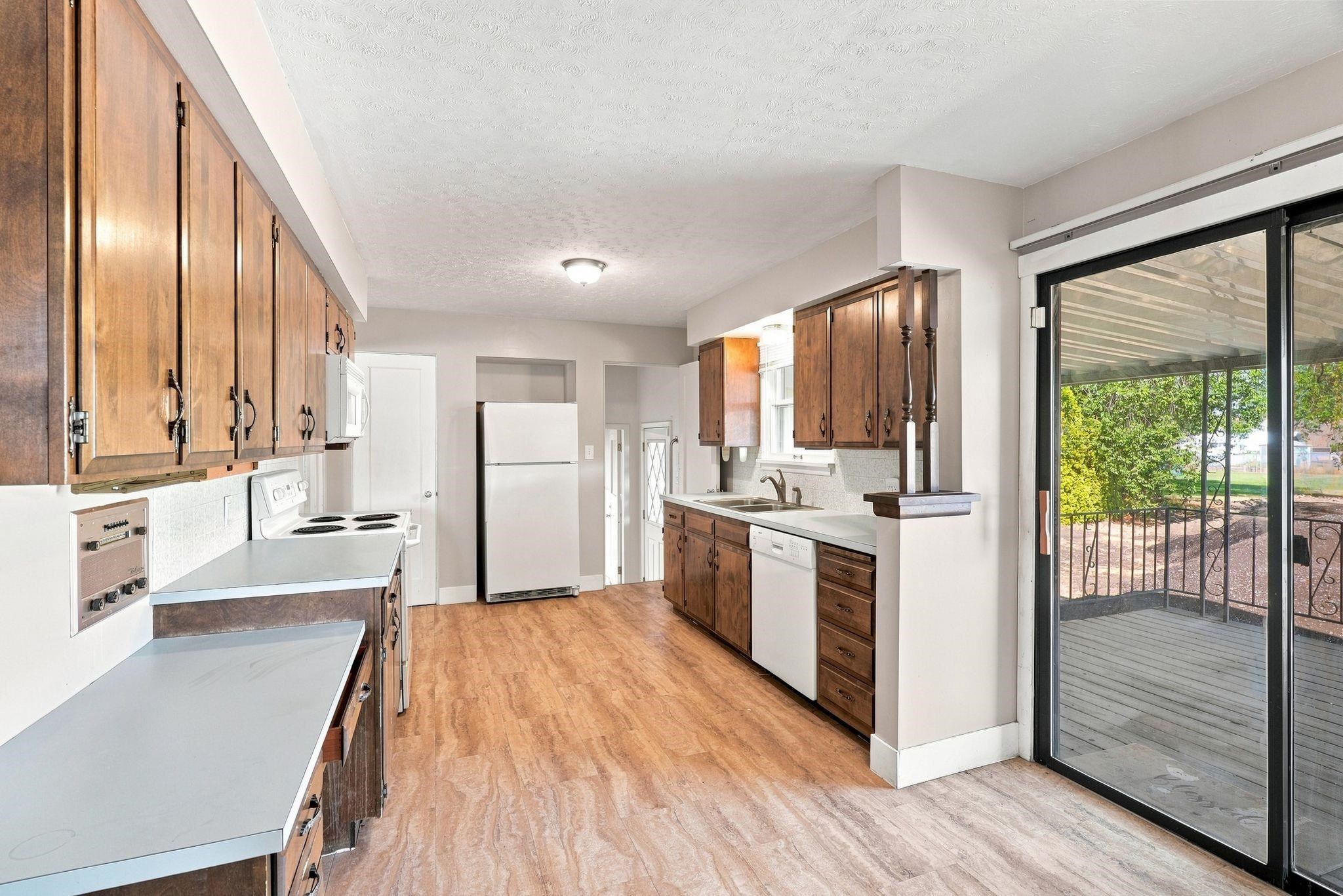 8921 E Broadway Ave - Photo 10