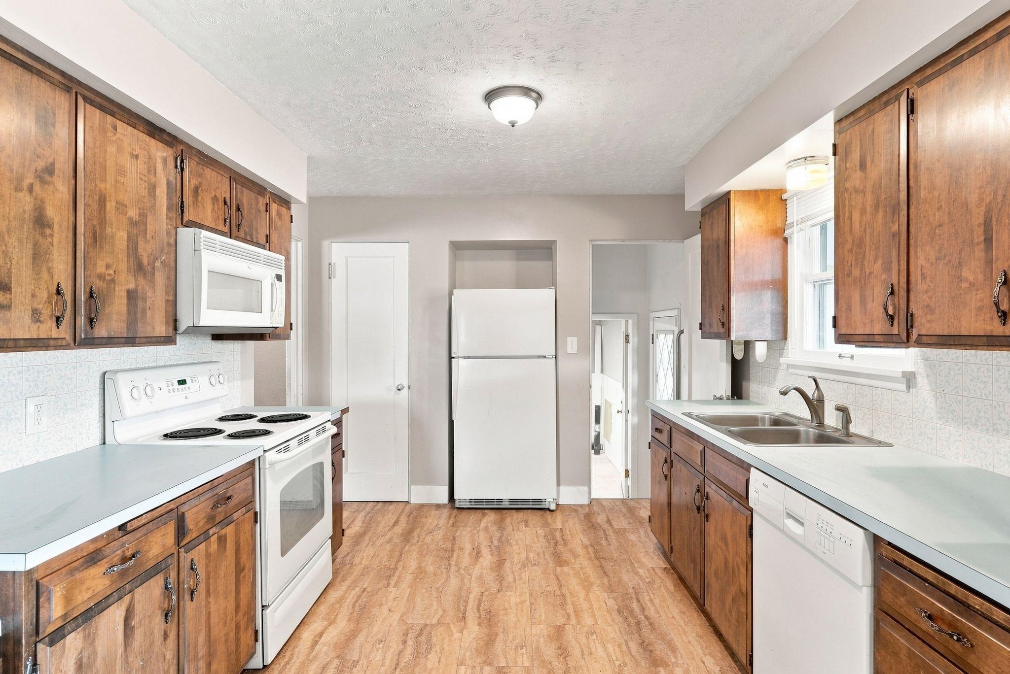 8921 E Broadway Ave - Photo 11