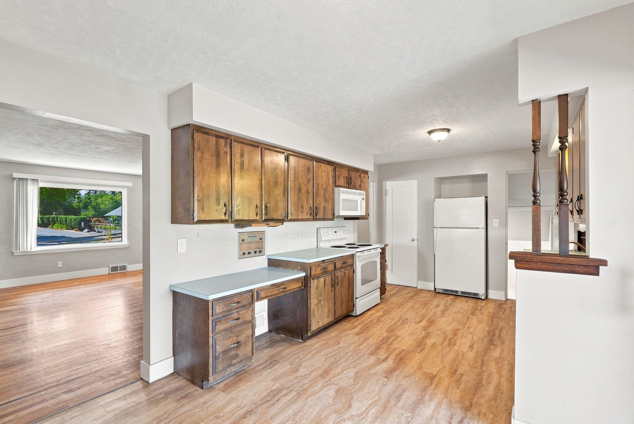 8921 E Broadway Ave - Photo 13
