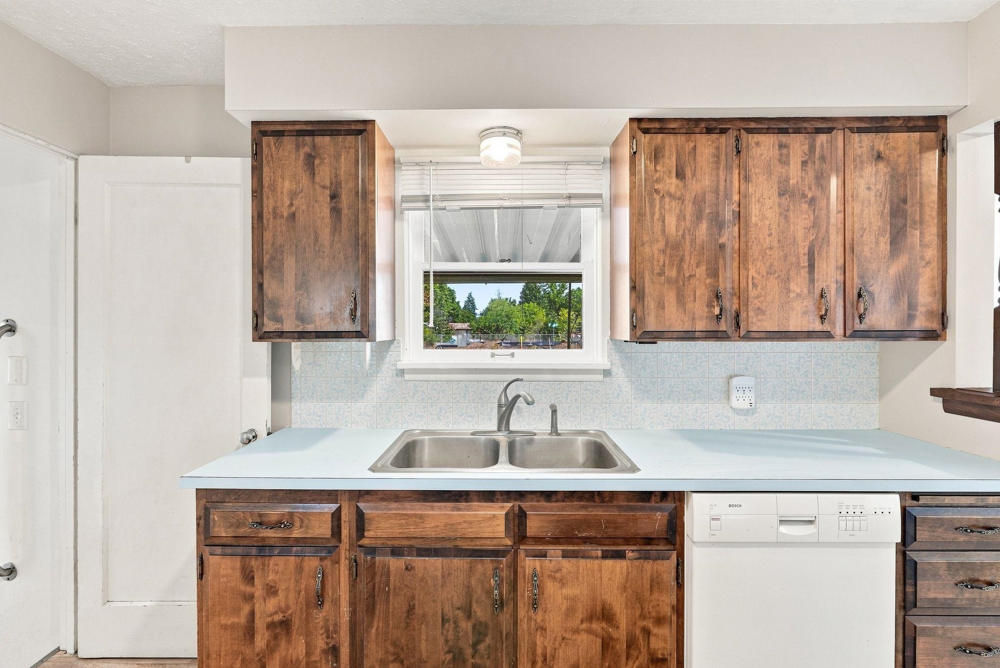 8921 E Broadway Ave - Photo 14