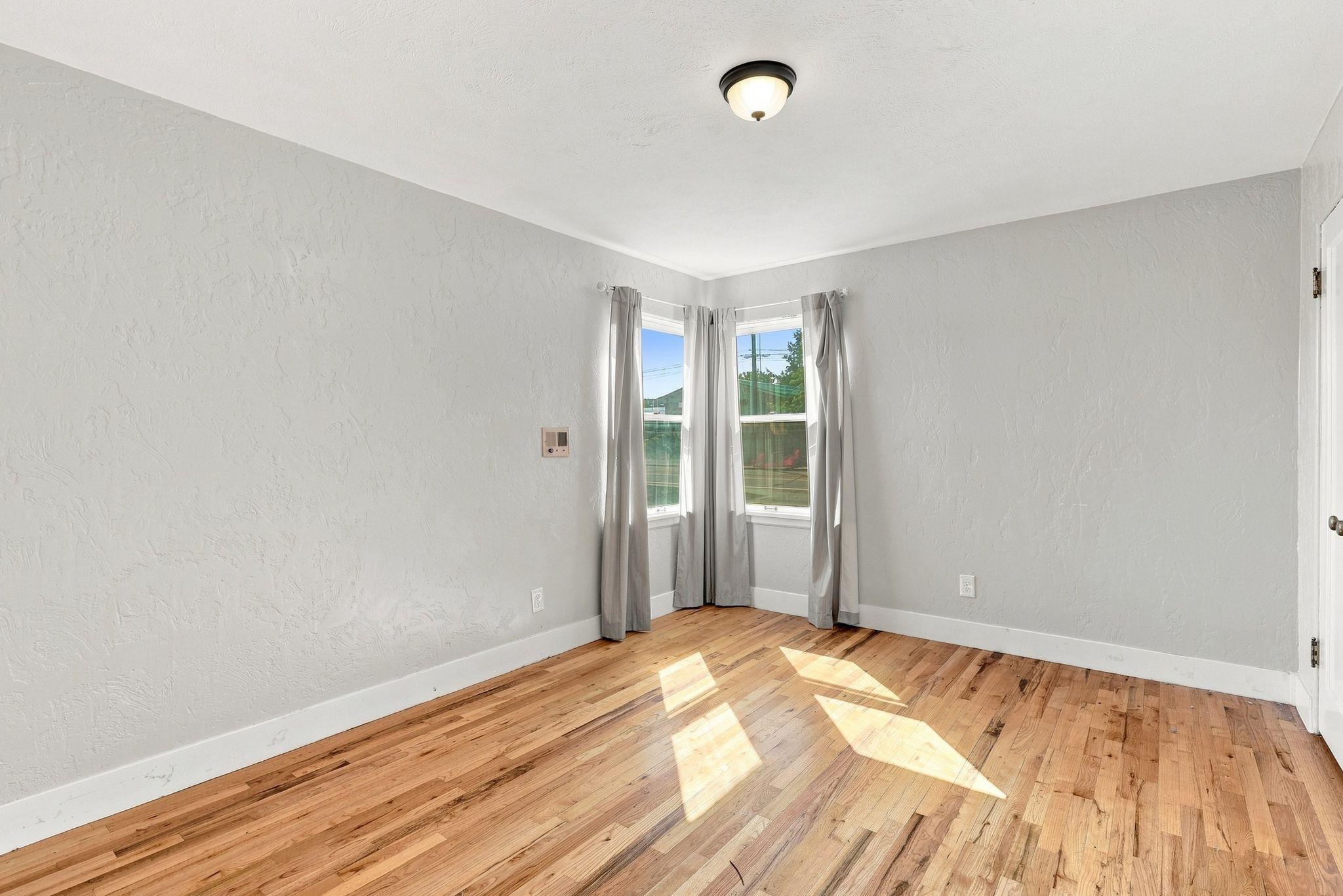 8921 E Broadway Ave - Photo 15