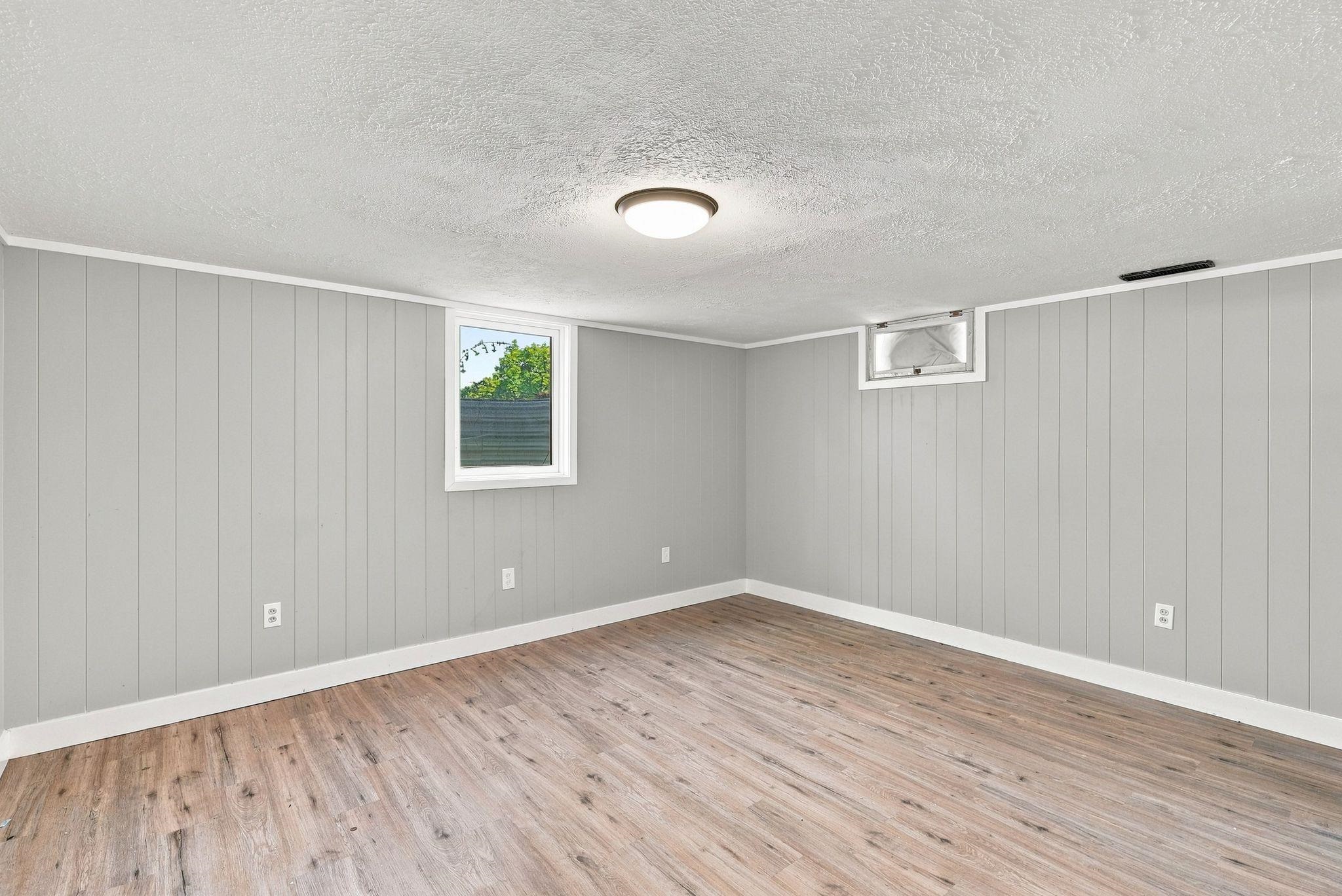 8921 E Broadway Ave - Photo 22