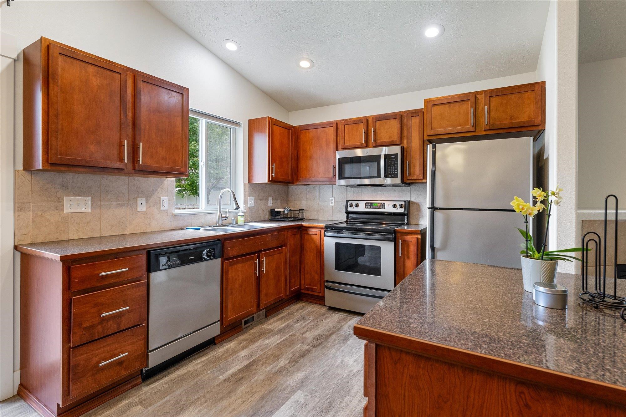 4624 E 14th Ave - Photo 3