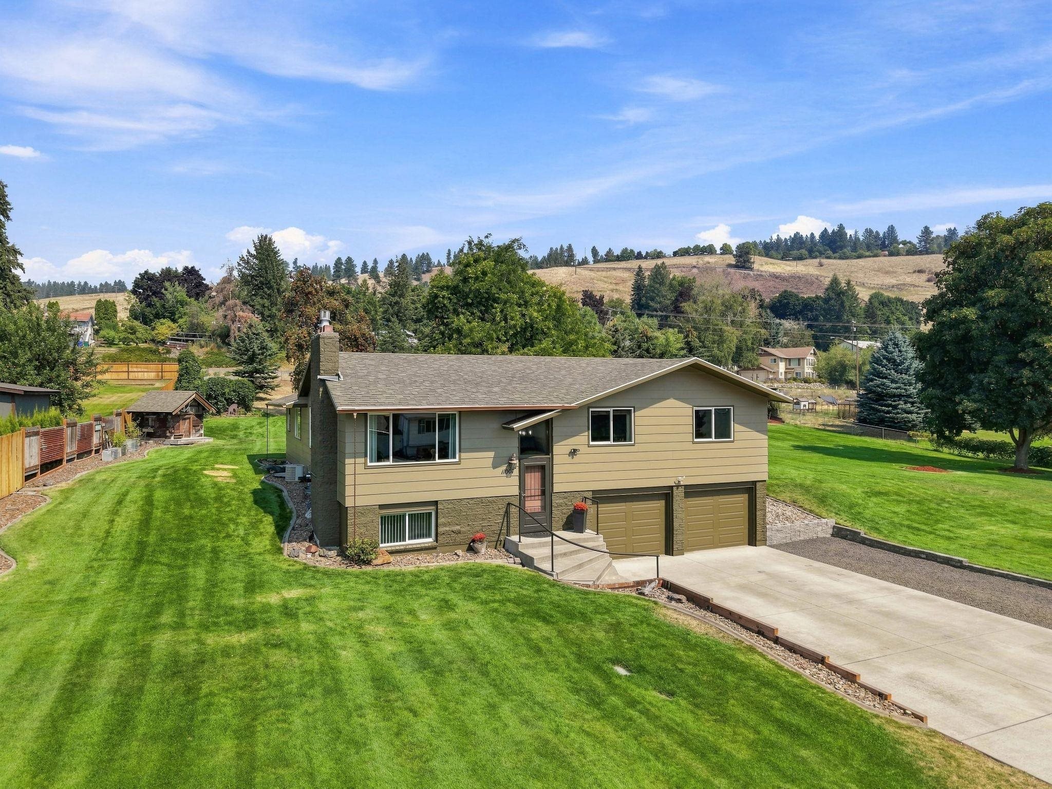 11007 E Rockwell Ave - Photo 1
