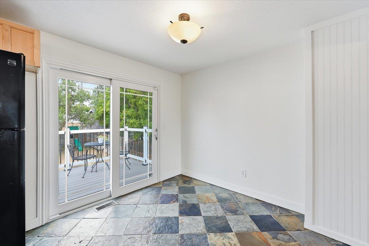723 E 38th Ave - Photo 3