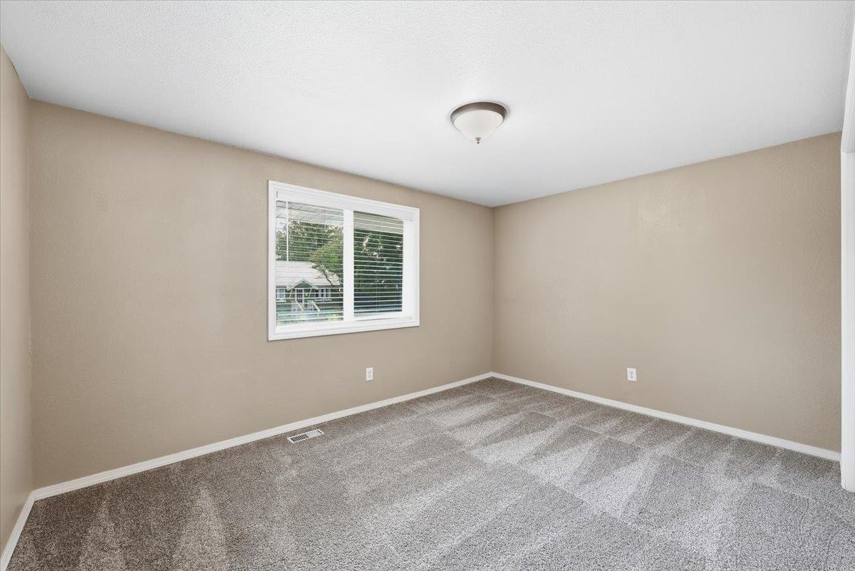 723 E 38th Ave - Photo 9