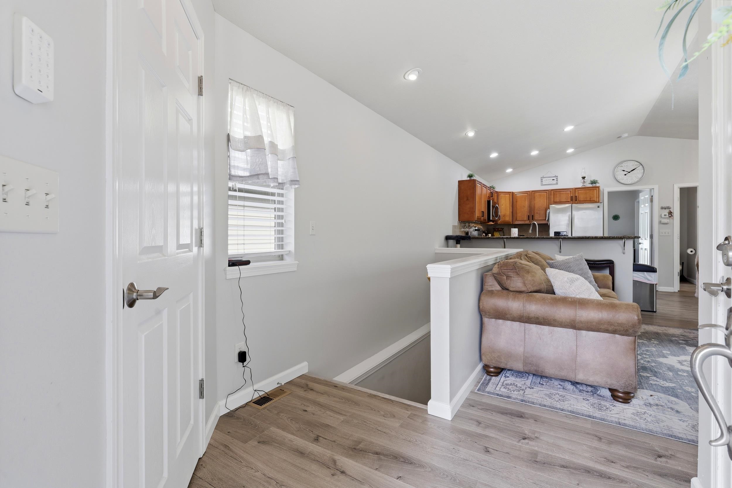 10305 E 5th Ln - Photo 4