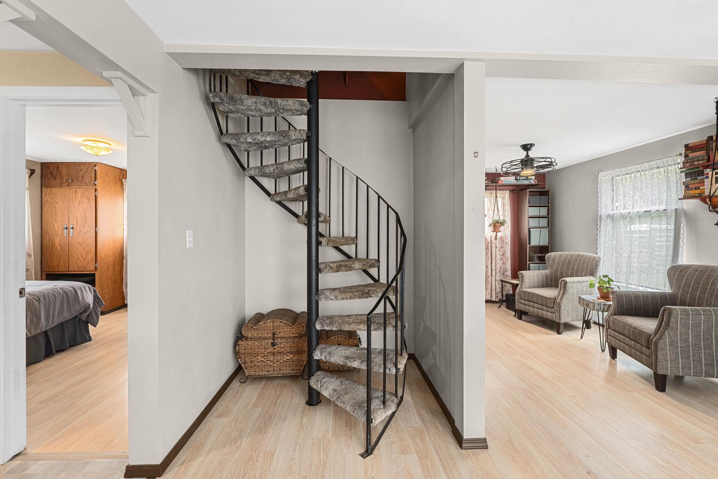 230 S 8th St - Photo 7