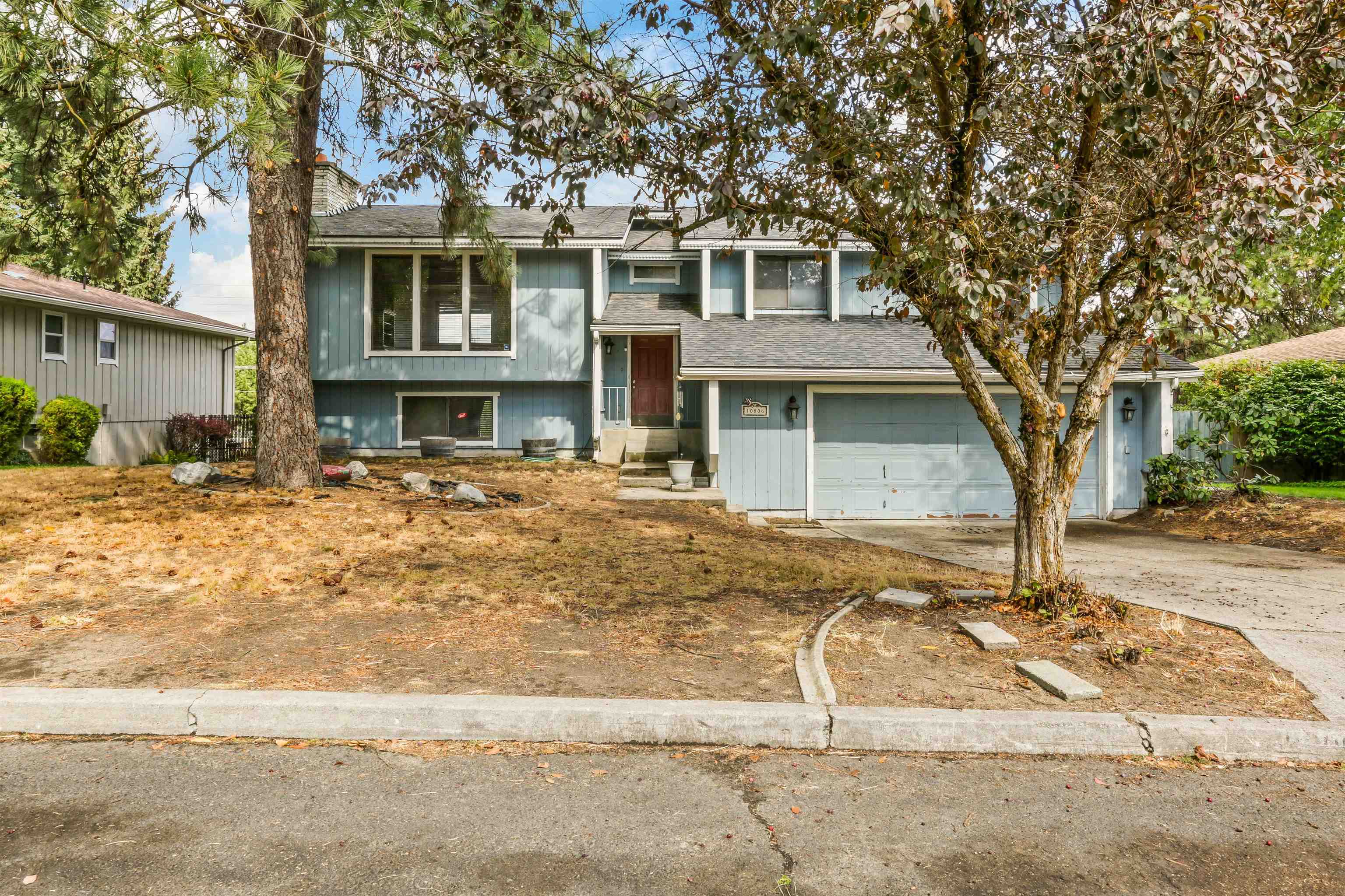 10806 N College Place Dr - Photo 1