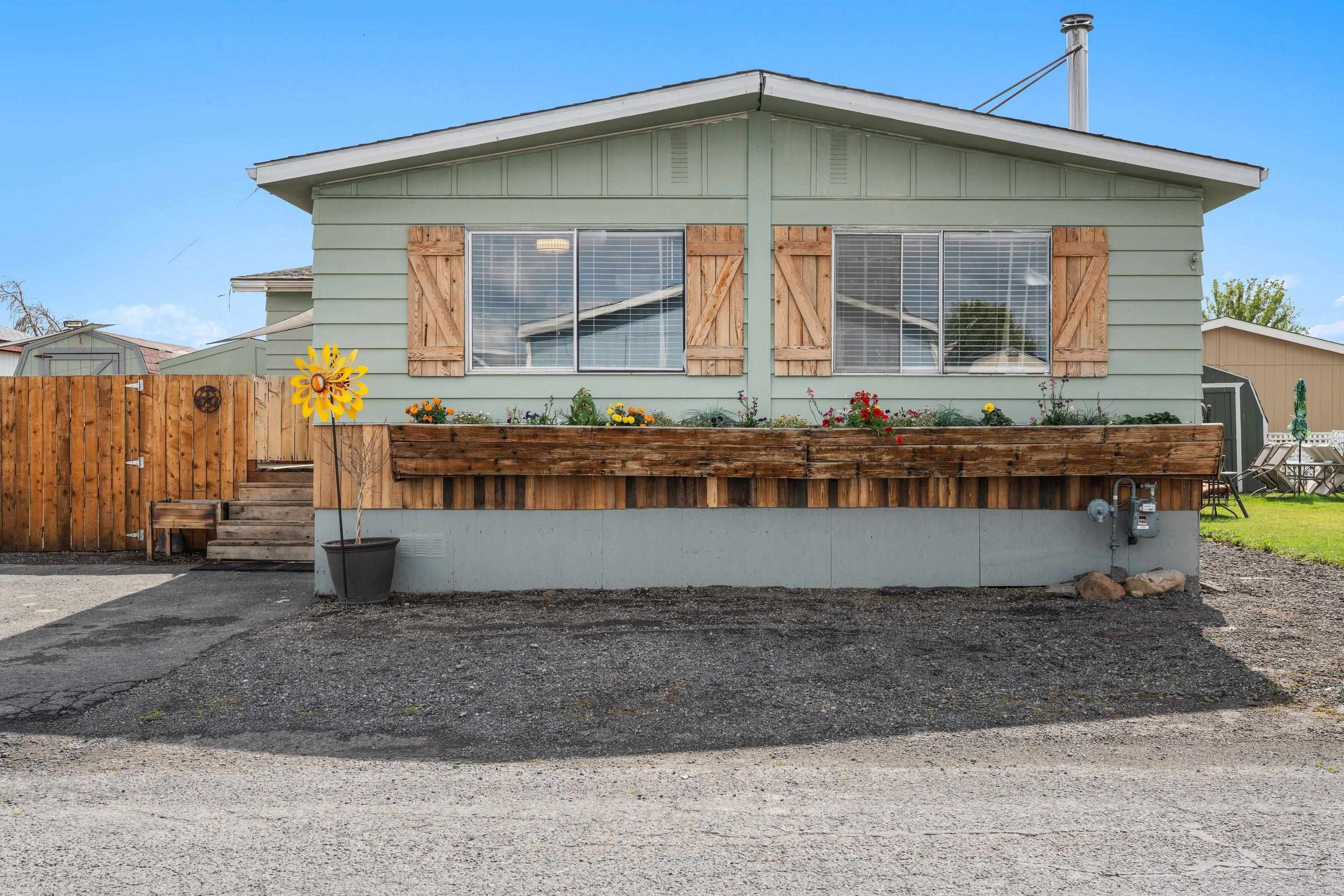 10510 W Richland Rd - Photo 1