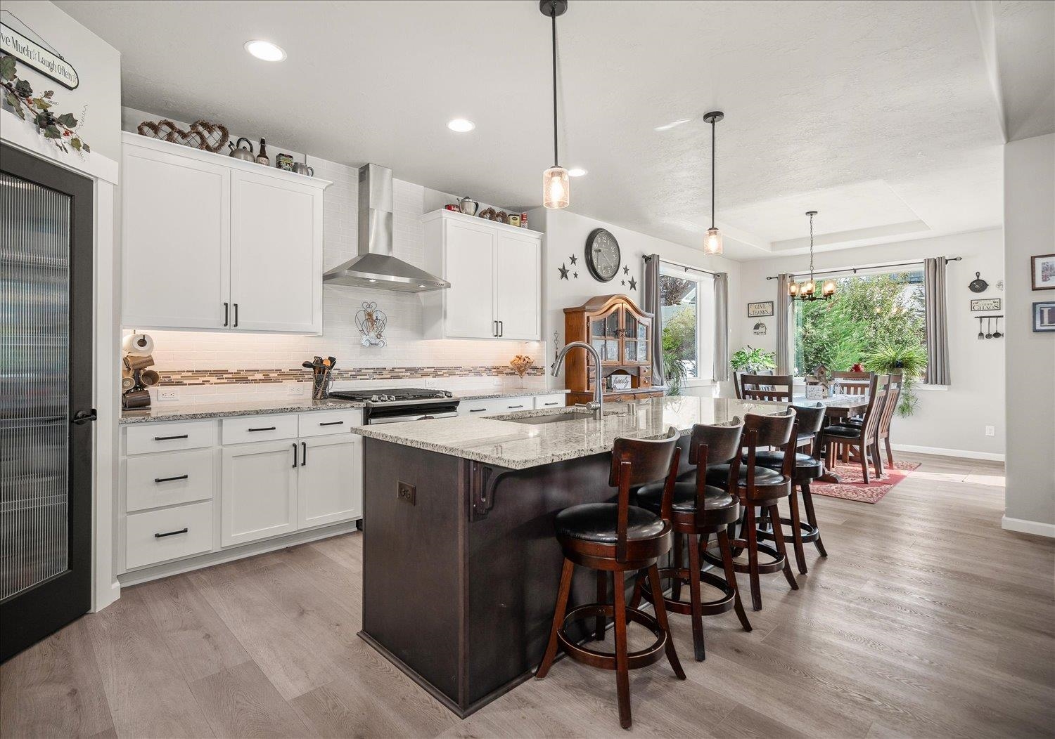 17508 E 15th Ave - Photo 2