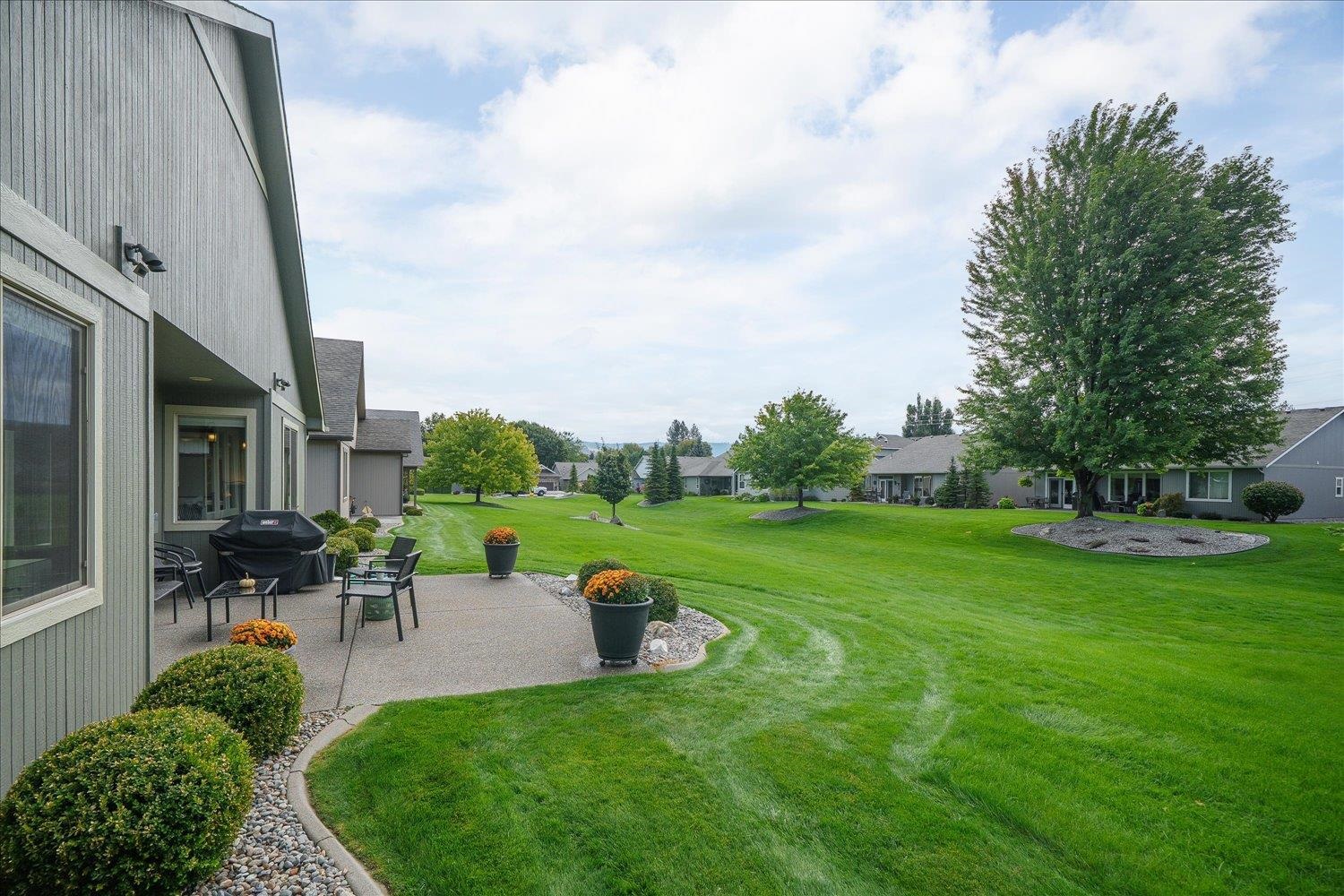 2212 E 51st Ln - Photo 32