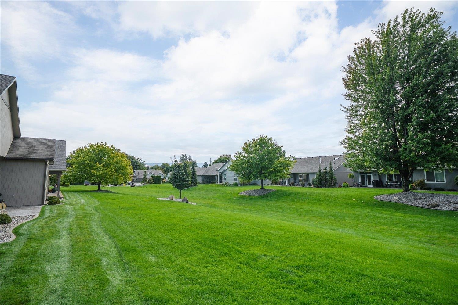 2212 E 51st Ln - Photo 34