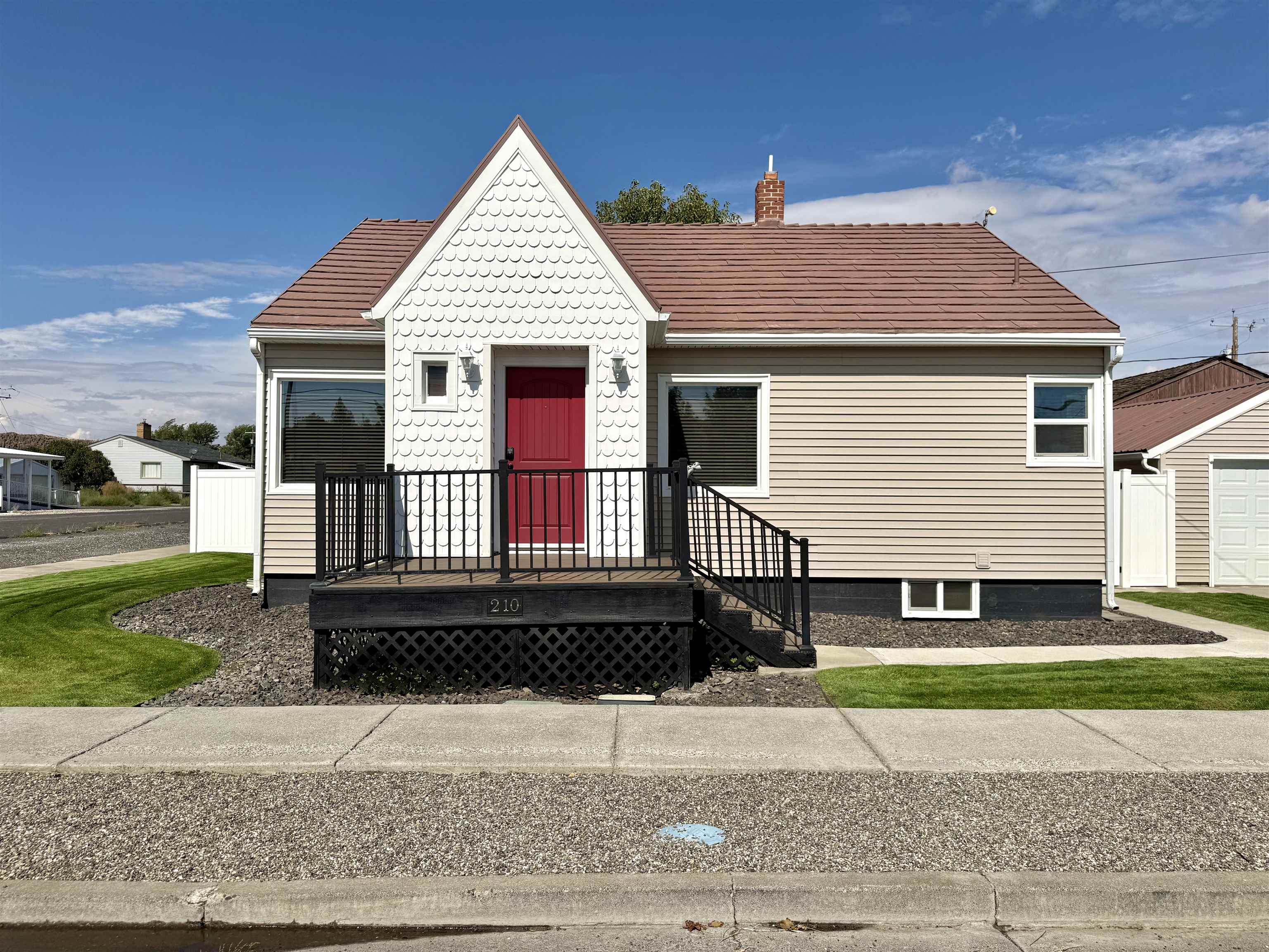 210 W 4th Ave - Photo 1
