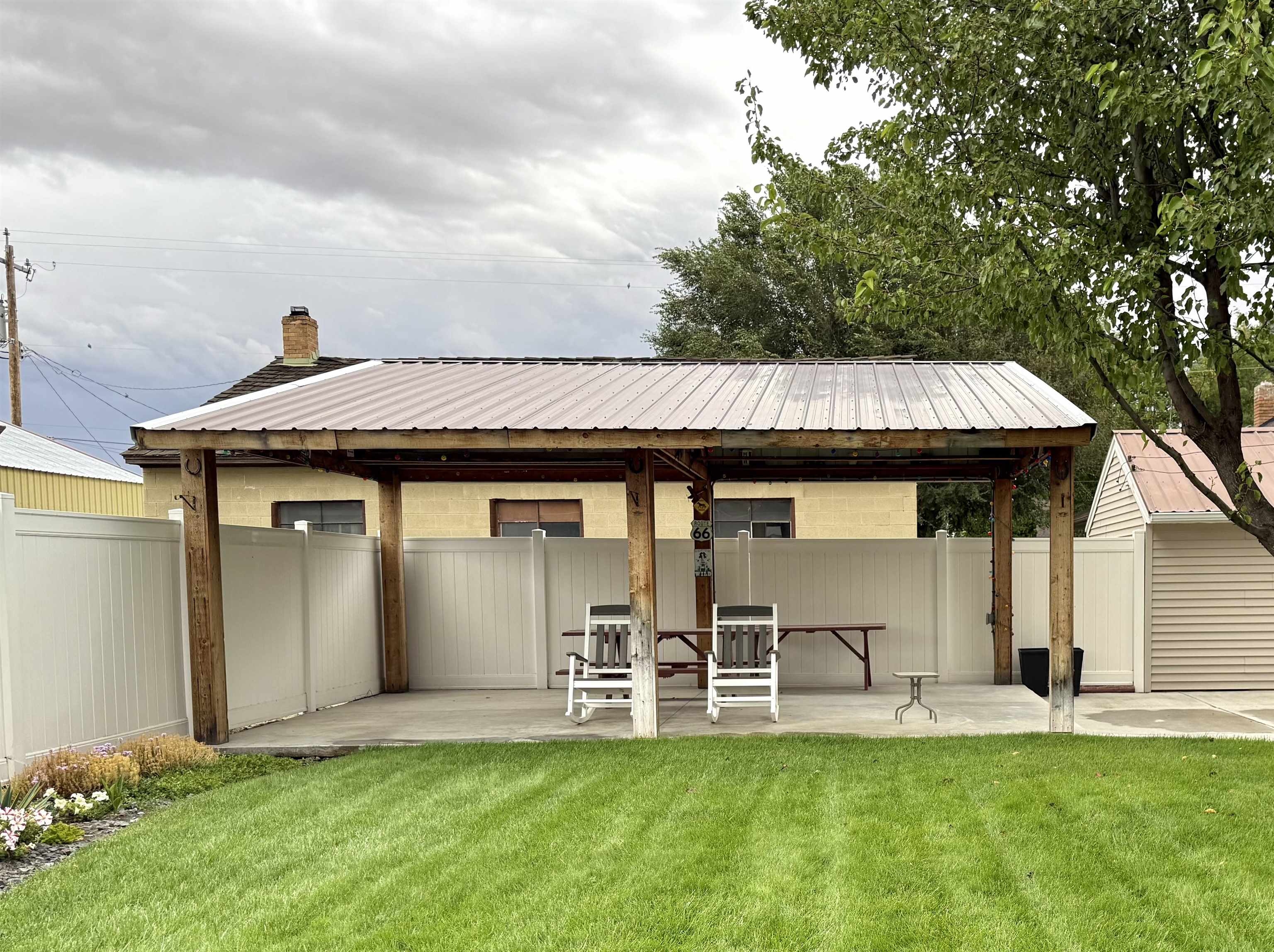 210 W 4th Ave - Photo 32