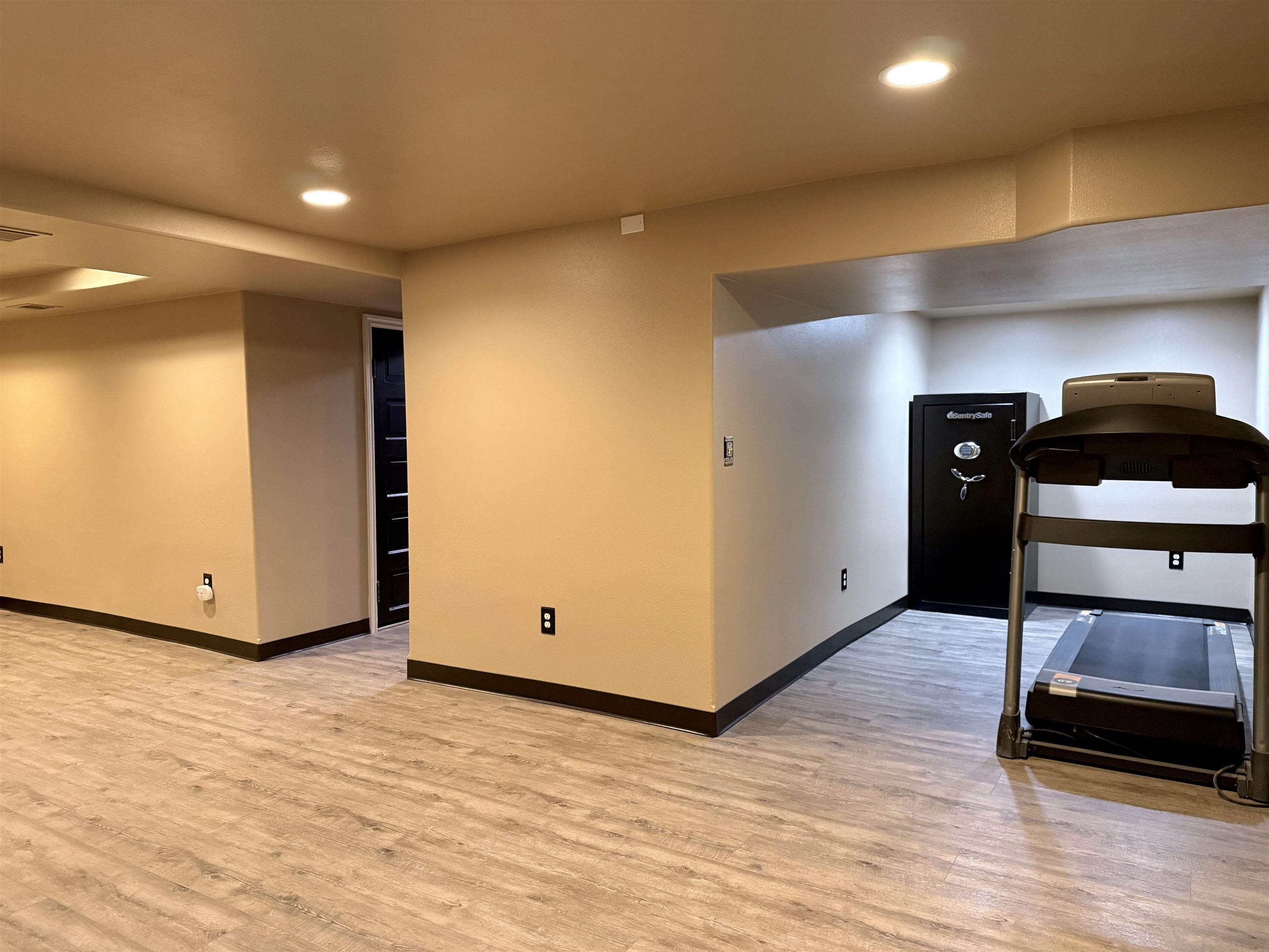 210 W 4th Ave - Photo 21
