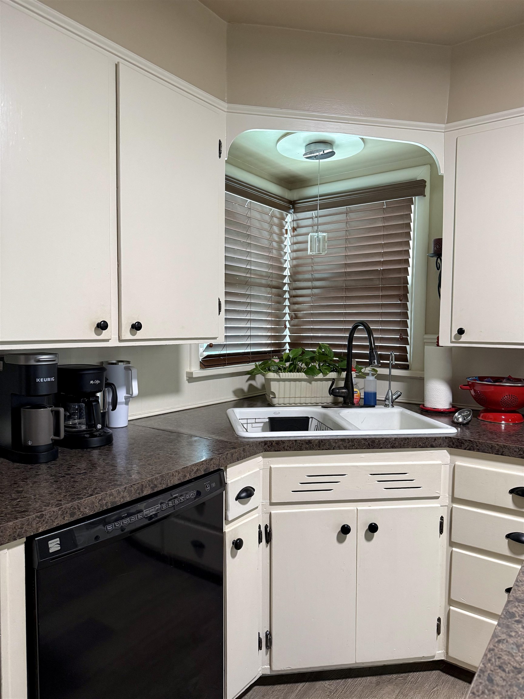 210 W 4th Ave - Photo 9