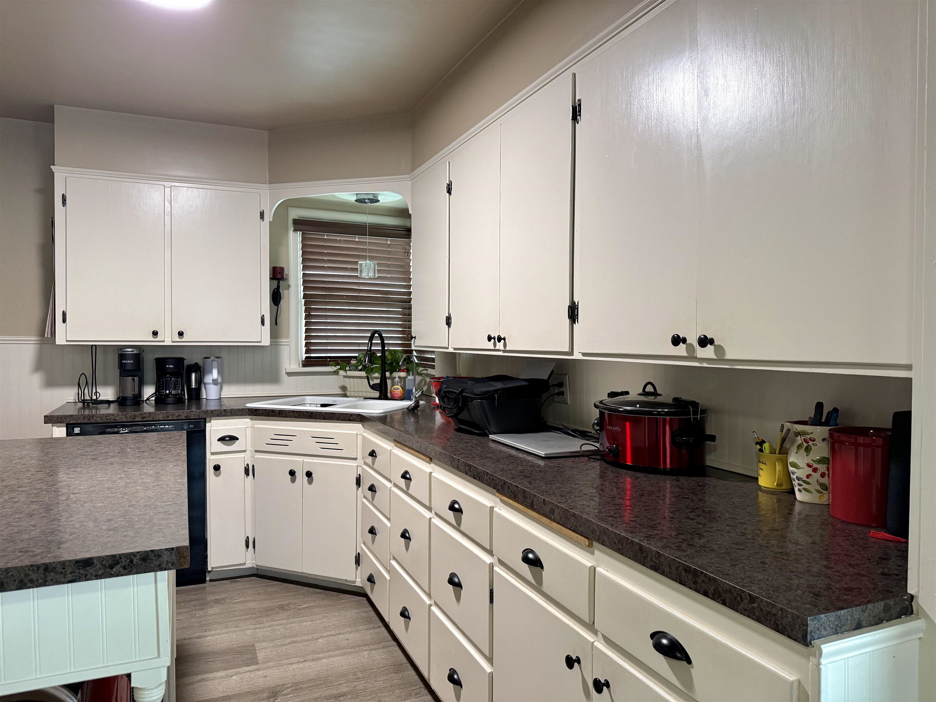 210 W 4th Ave - Photo 8